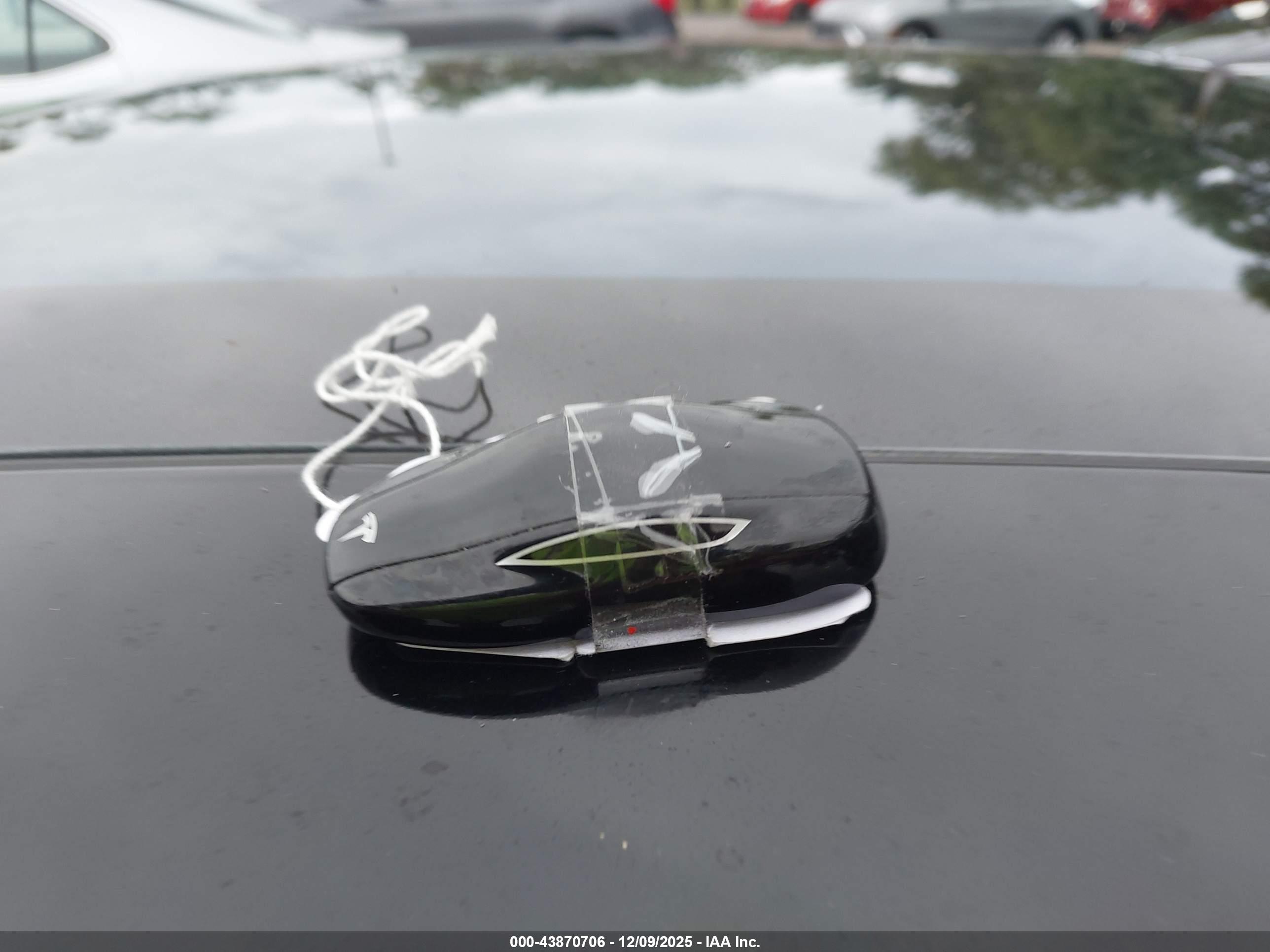 TESLA MODEL image 11