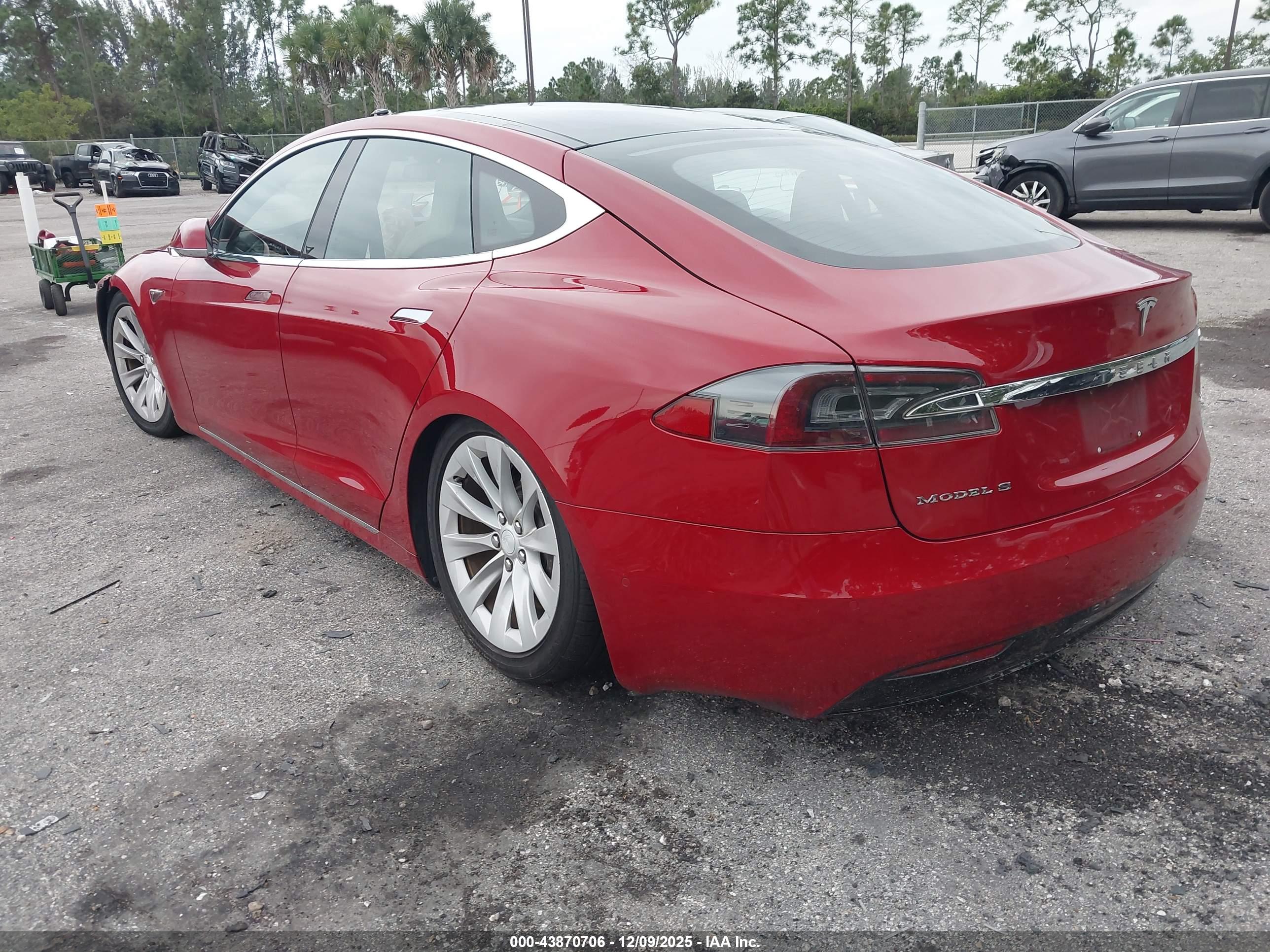 TESLA MODEL image 3