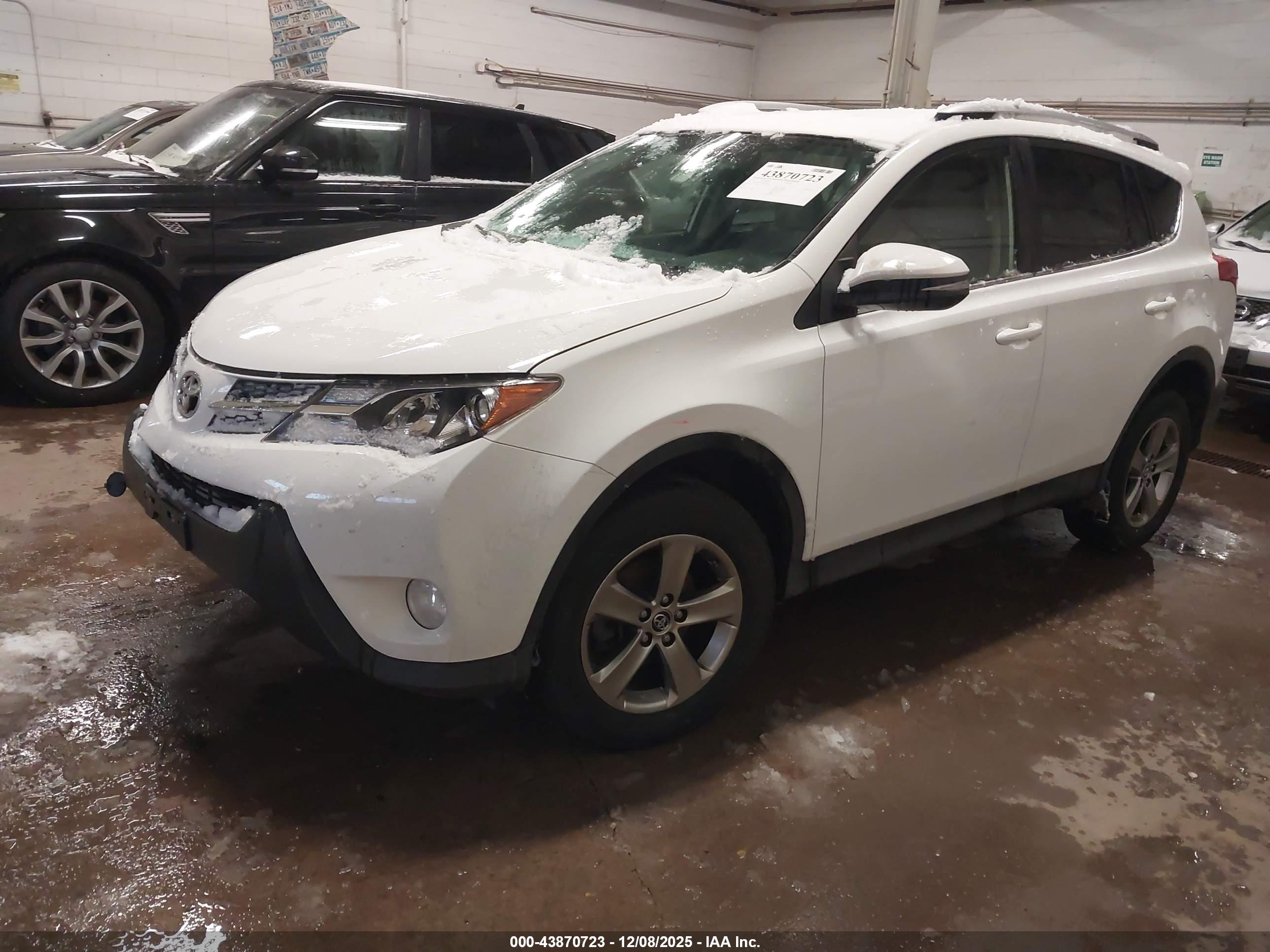 TOYOTA RAV4 image 2