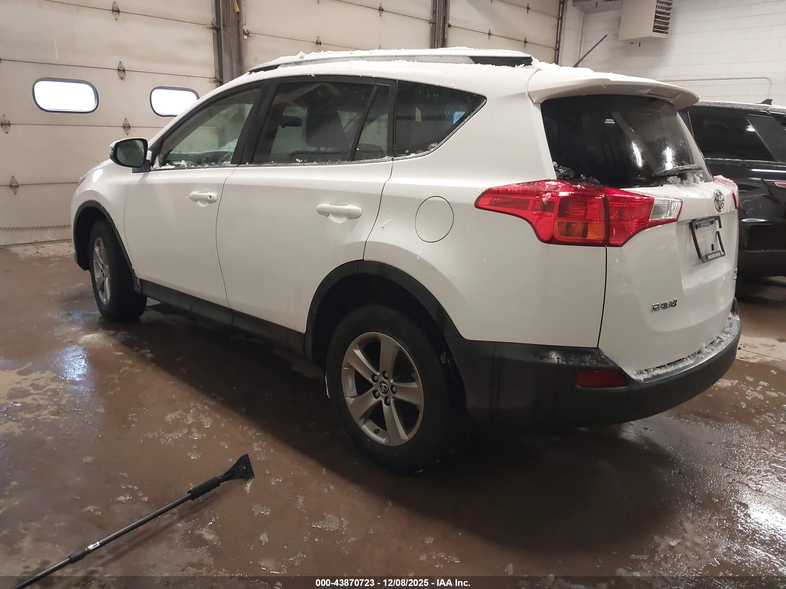 TOYOTA RAV4 image 3