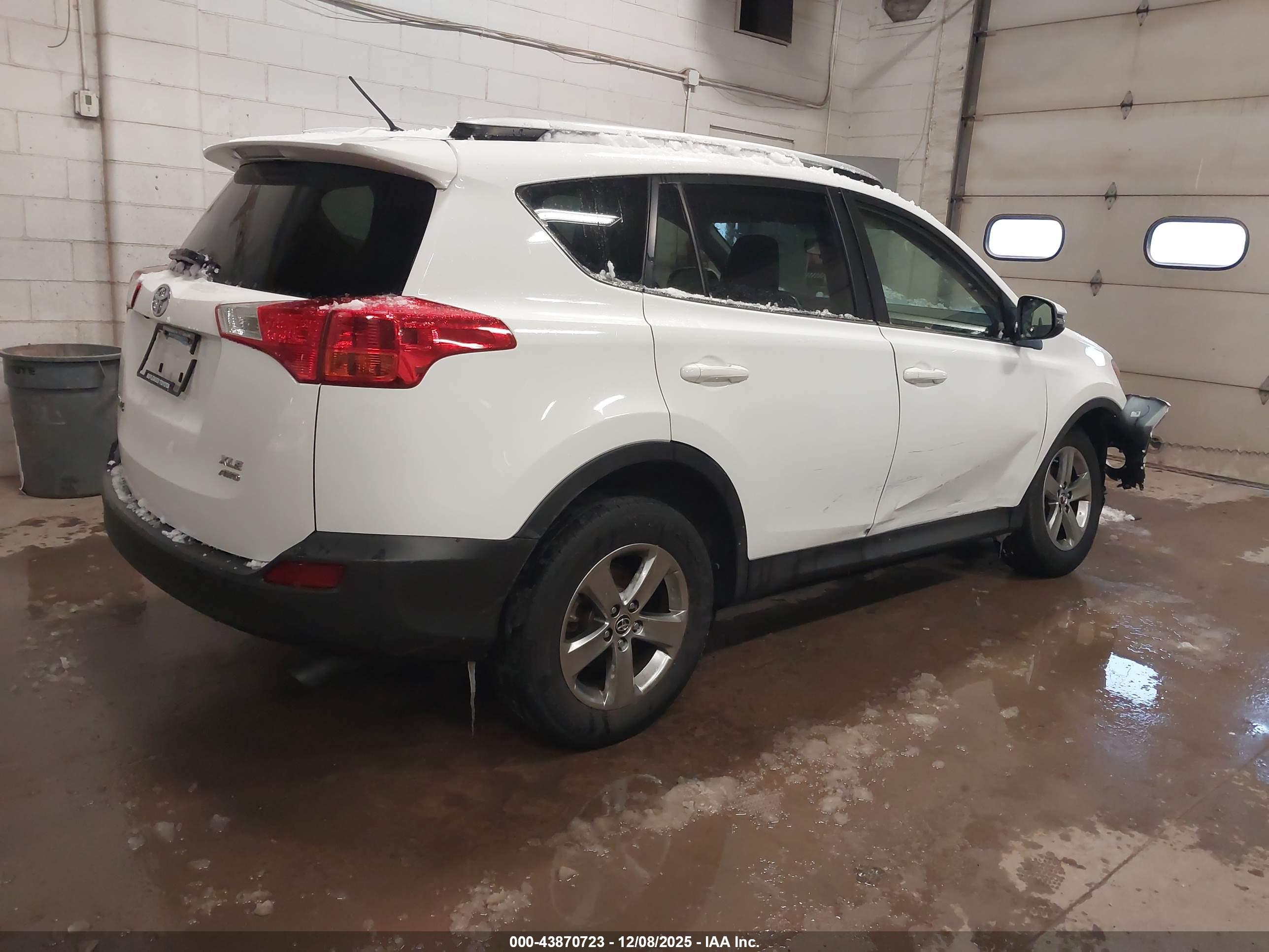 TOYOTA RAV4 image 4