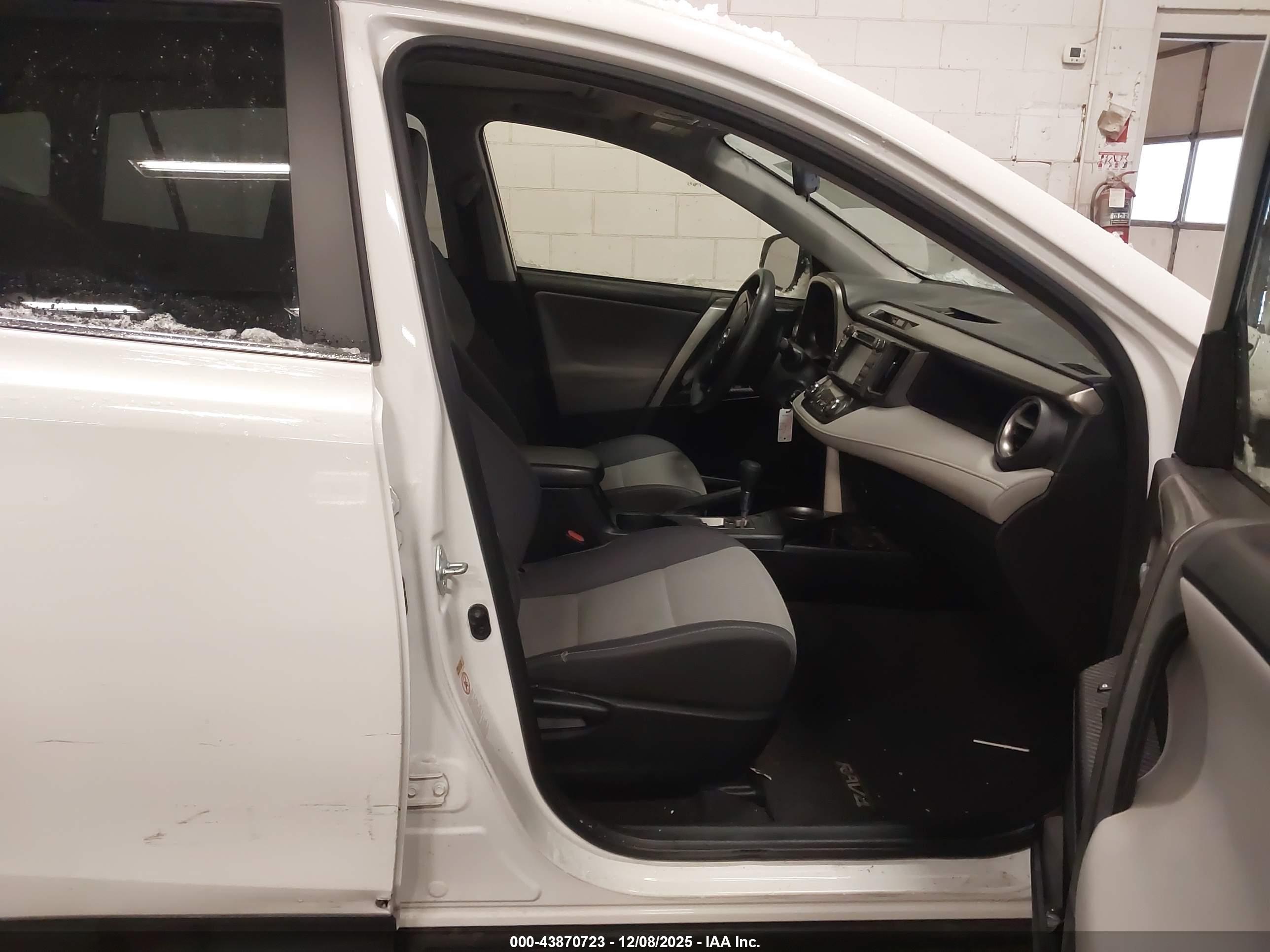 TOYOTA RAV4 image 5