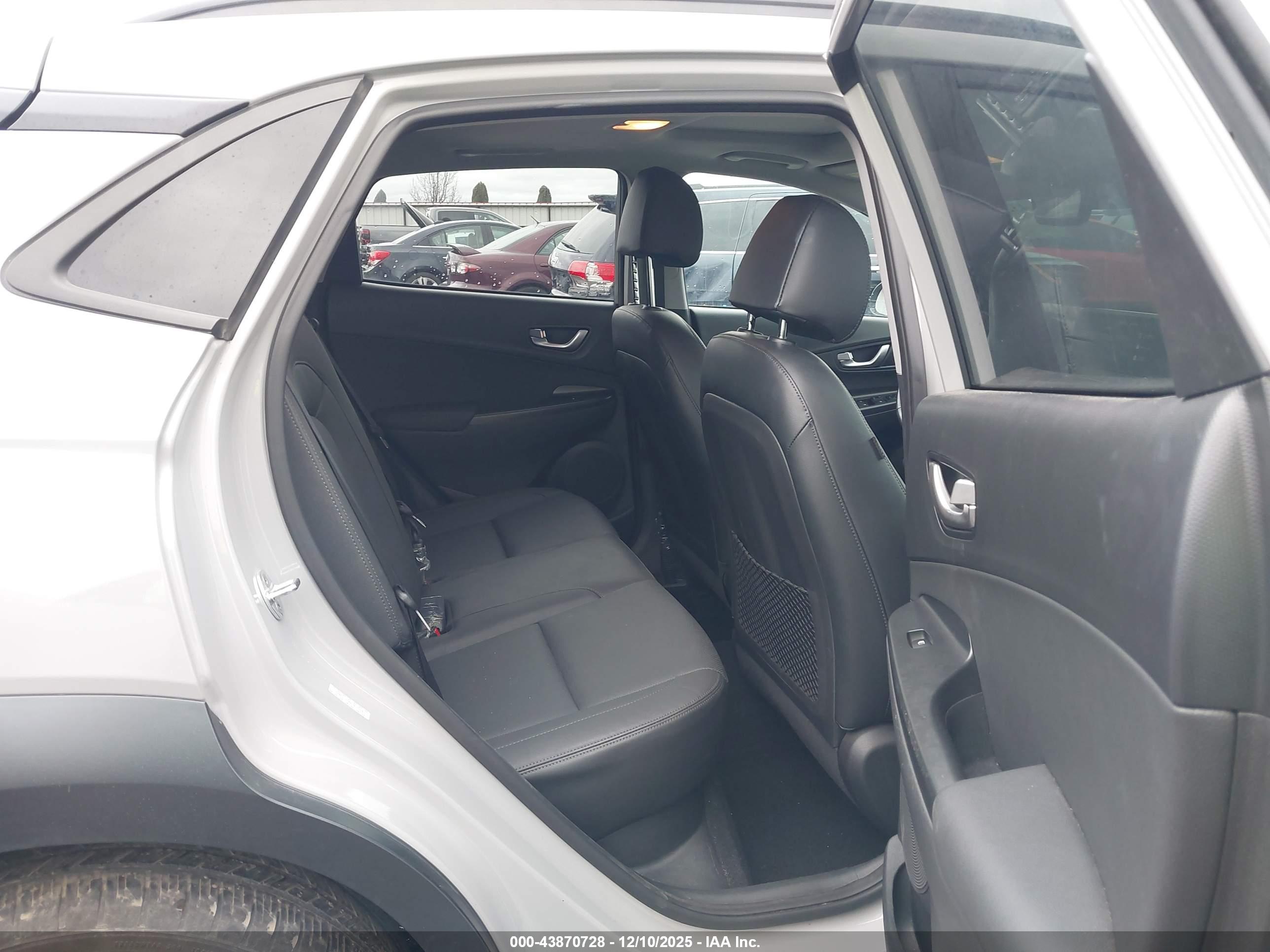 HYUNDAI KONA image 8
