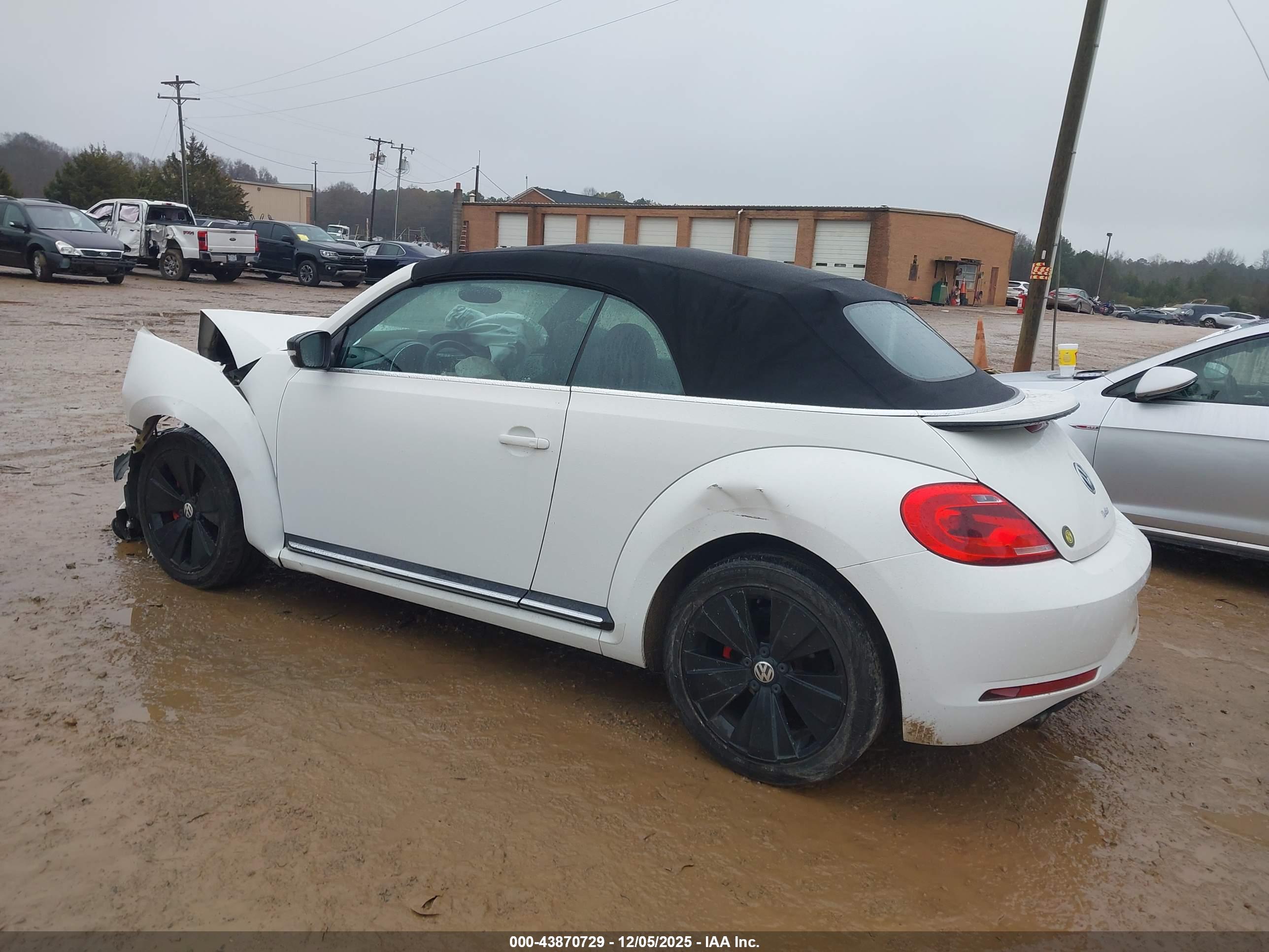VOLKSWAGEN BEETLE image 3