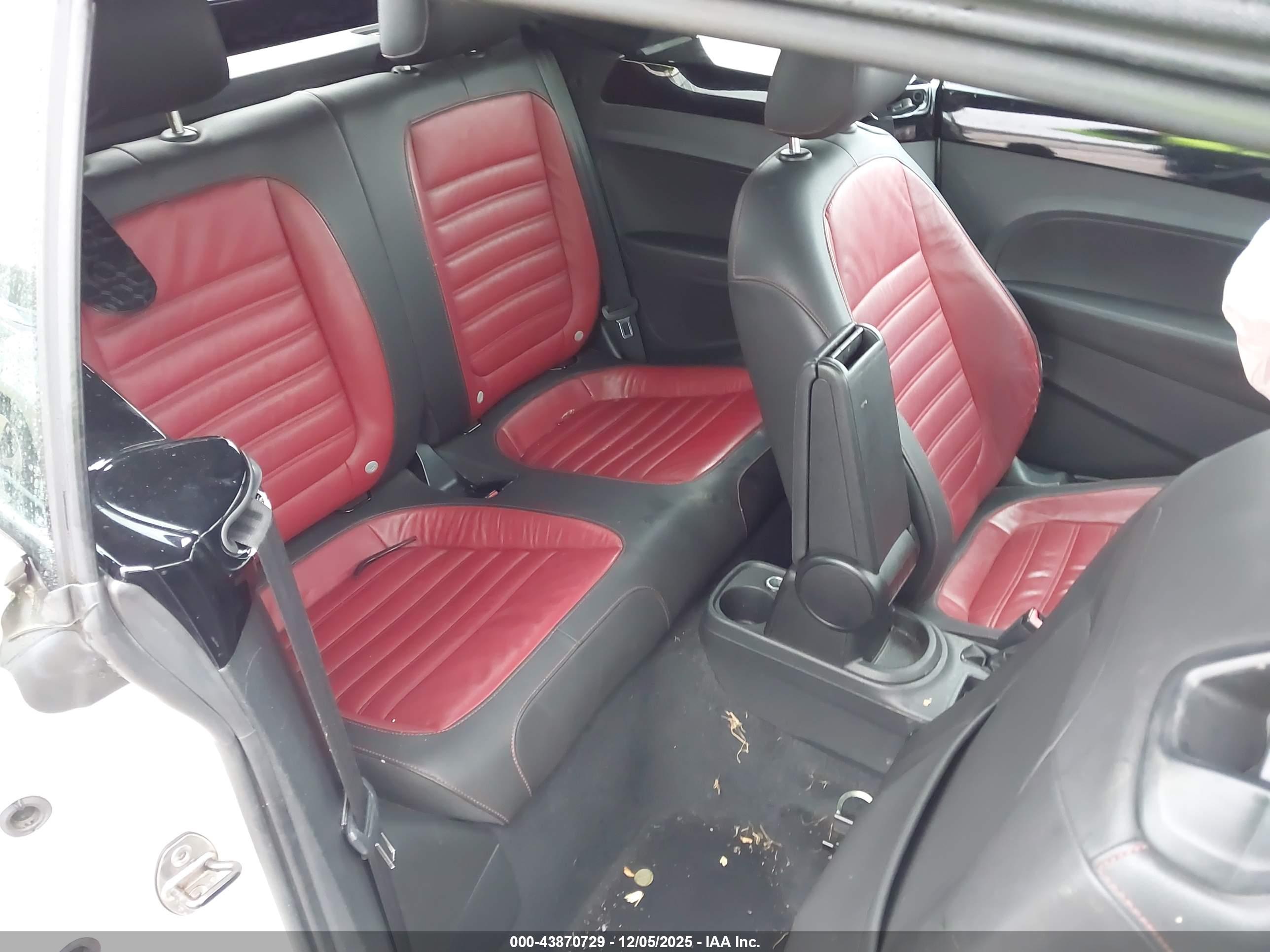 VOLKSWAGEN BEETLE image 8