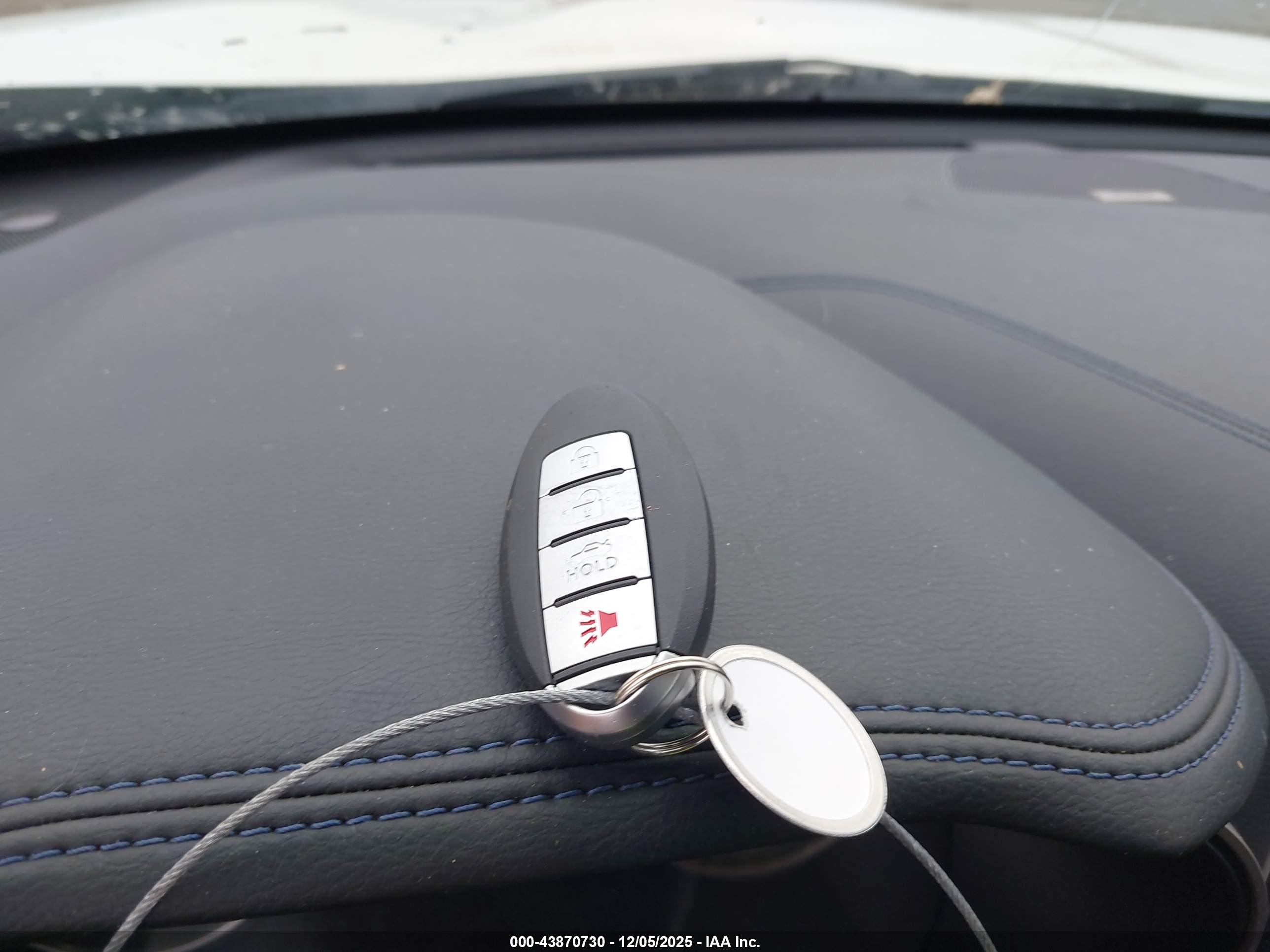 NISSAN MAXIMA image 11