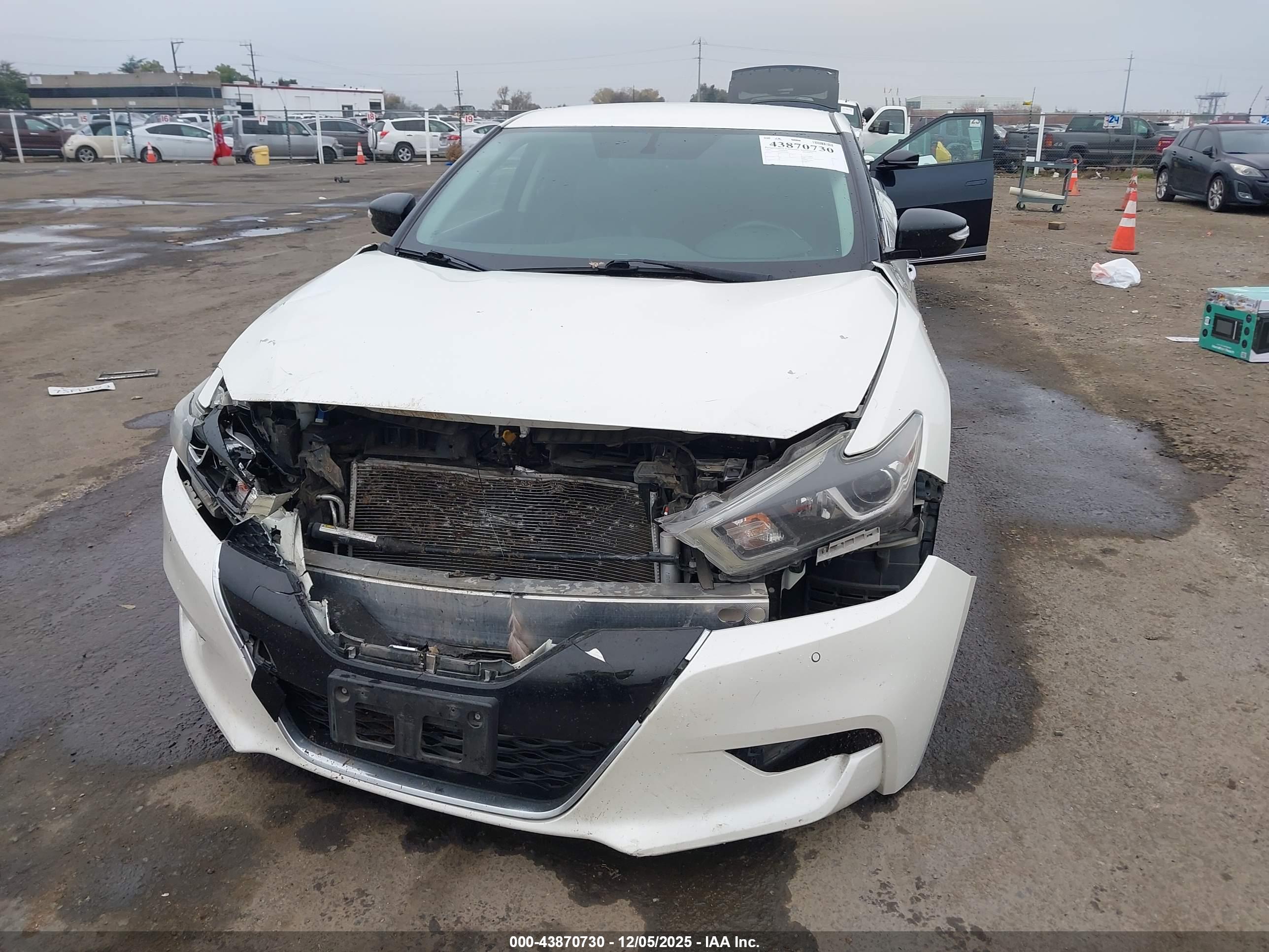 NISSAN MAXIMA image 6