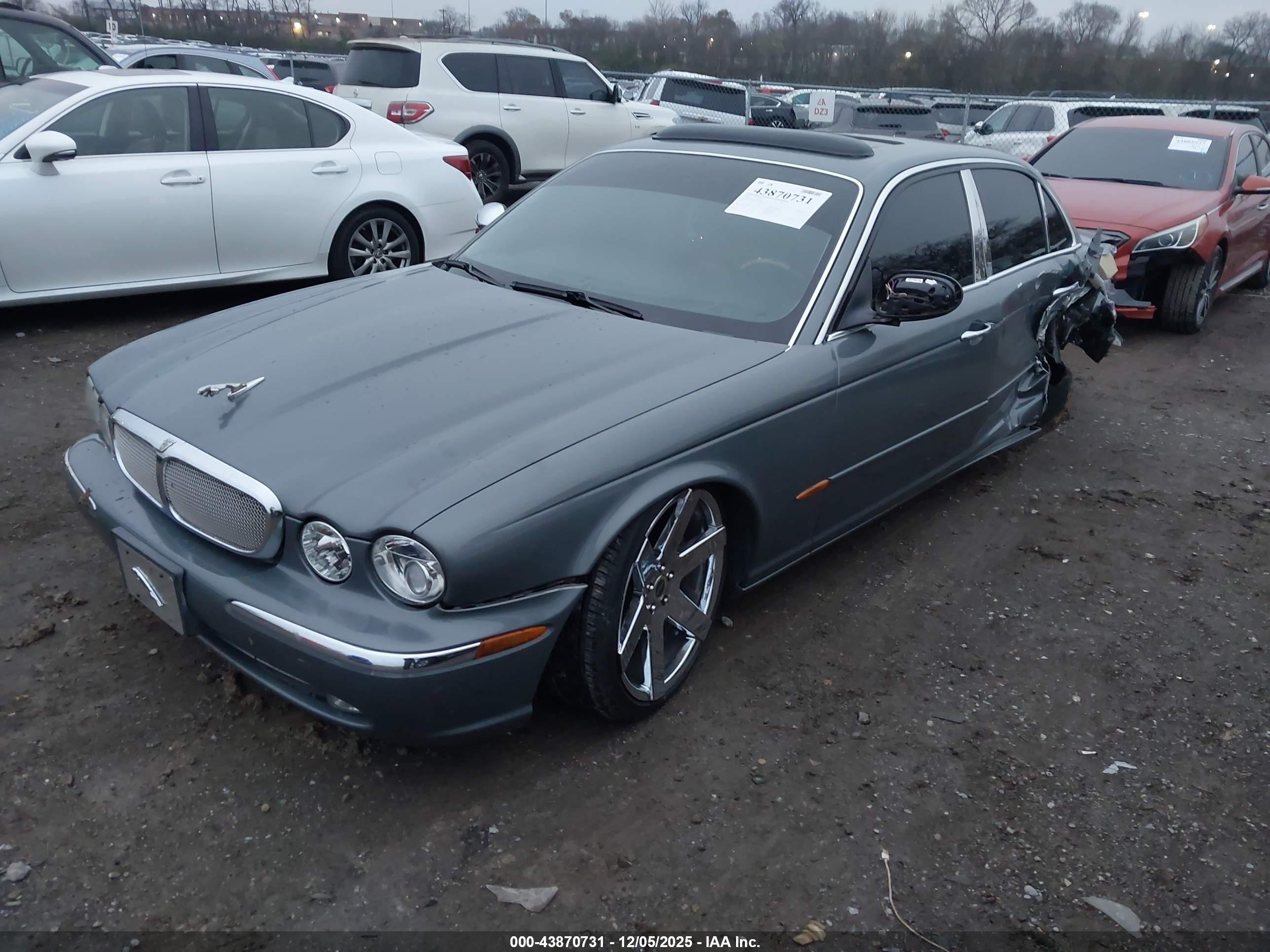 JAGUAR XJ image 2