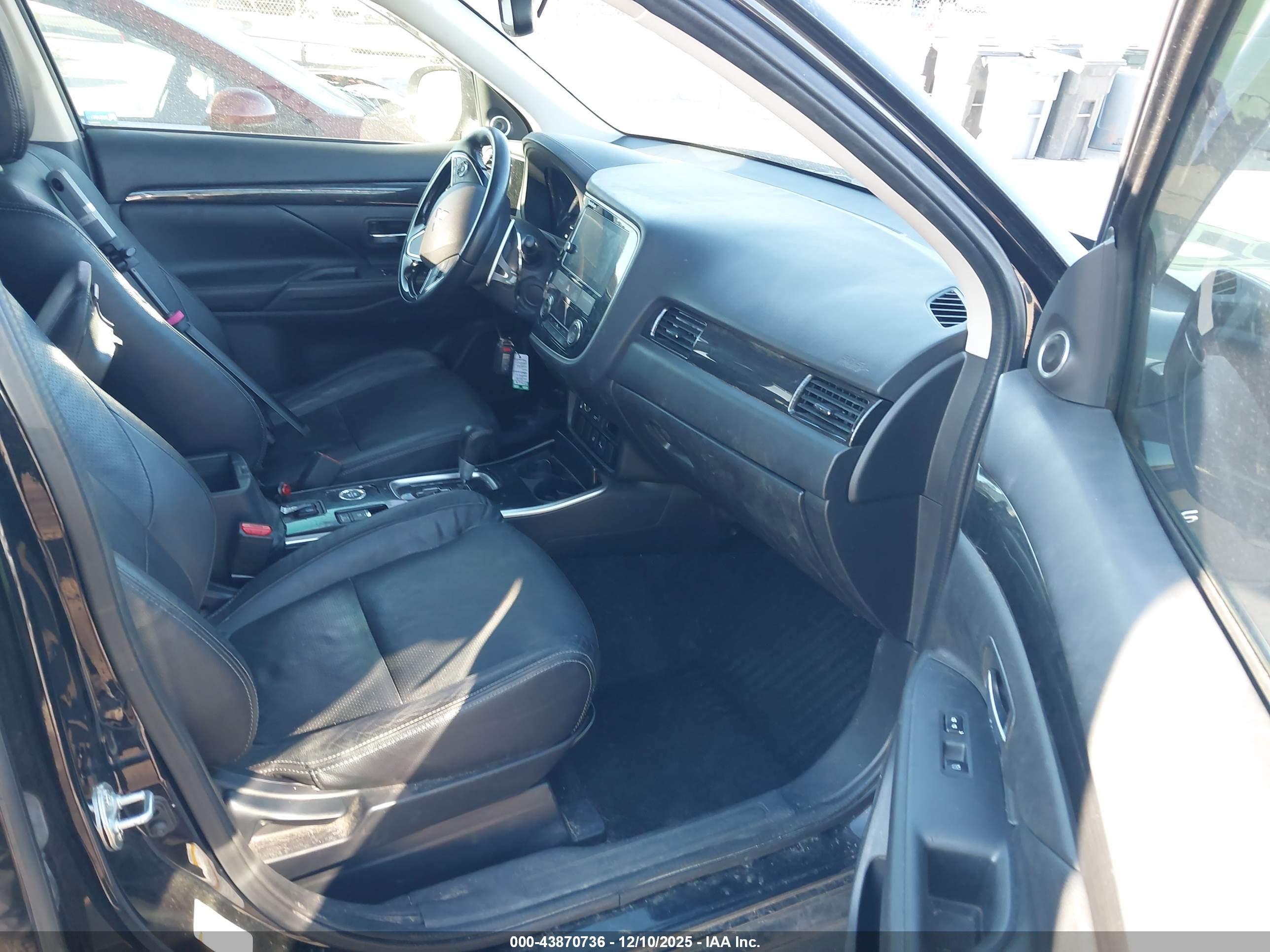 MITSUBISHI OUTLANDER image 5