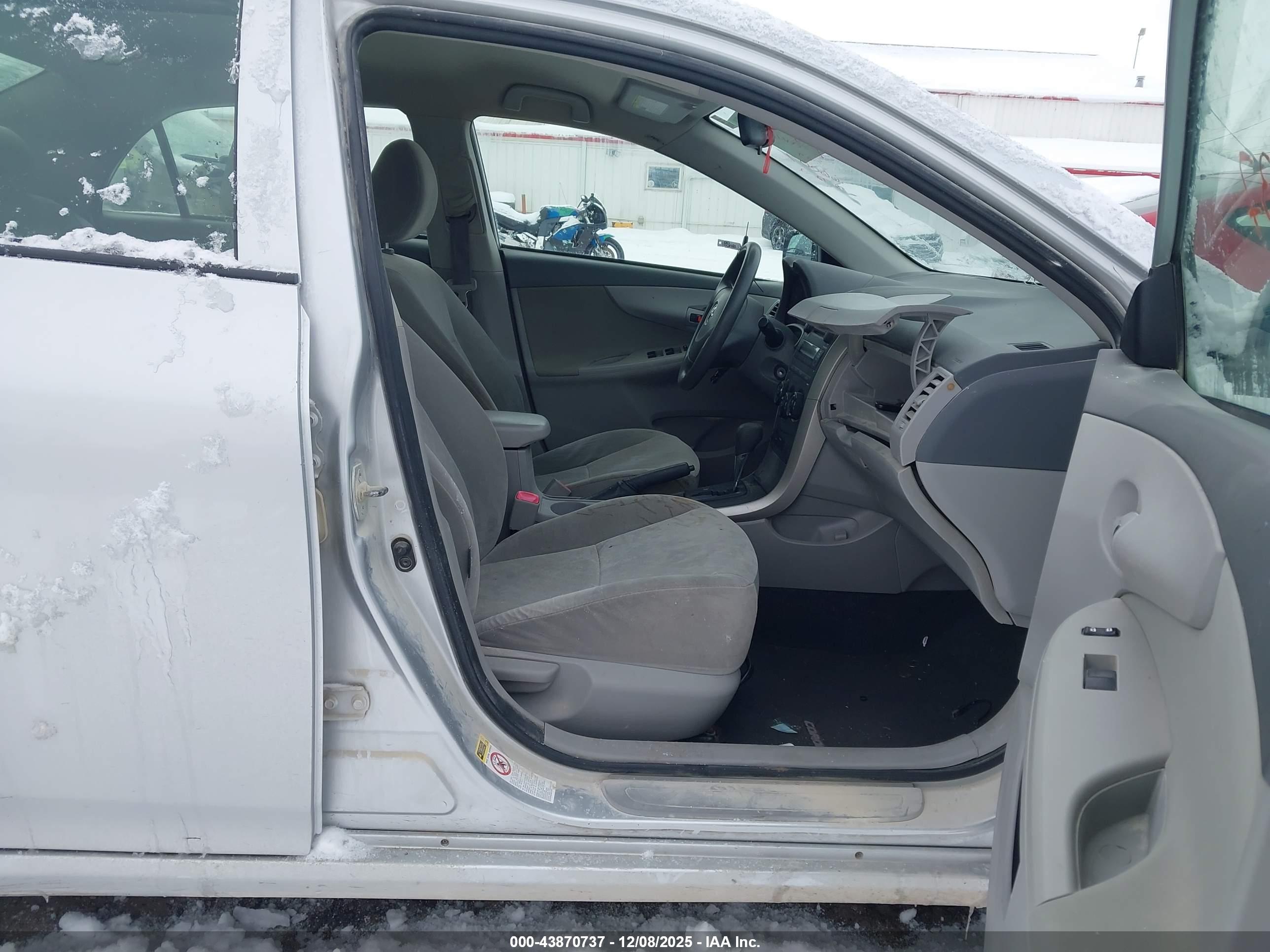 TOYOTA COROLLA image 5