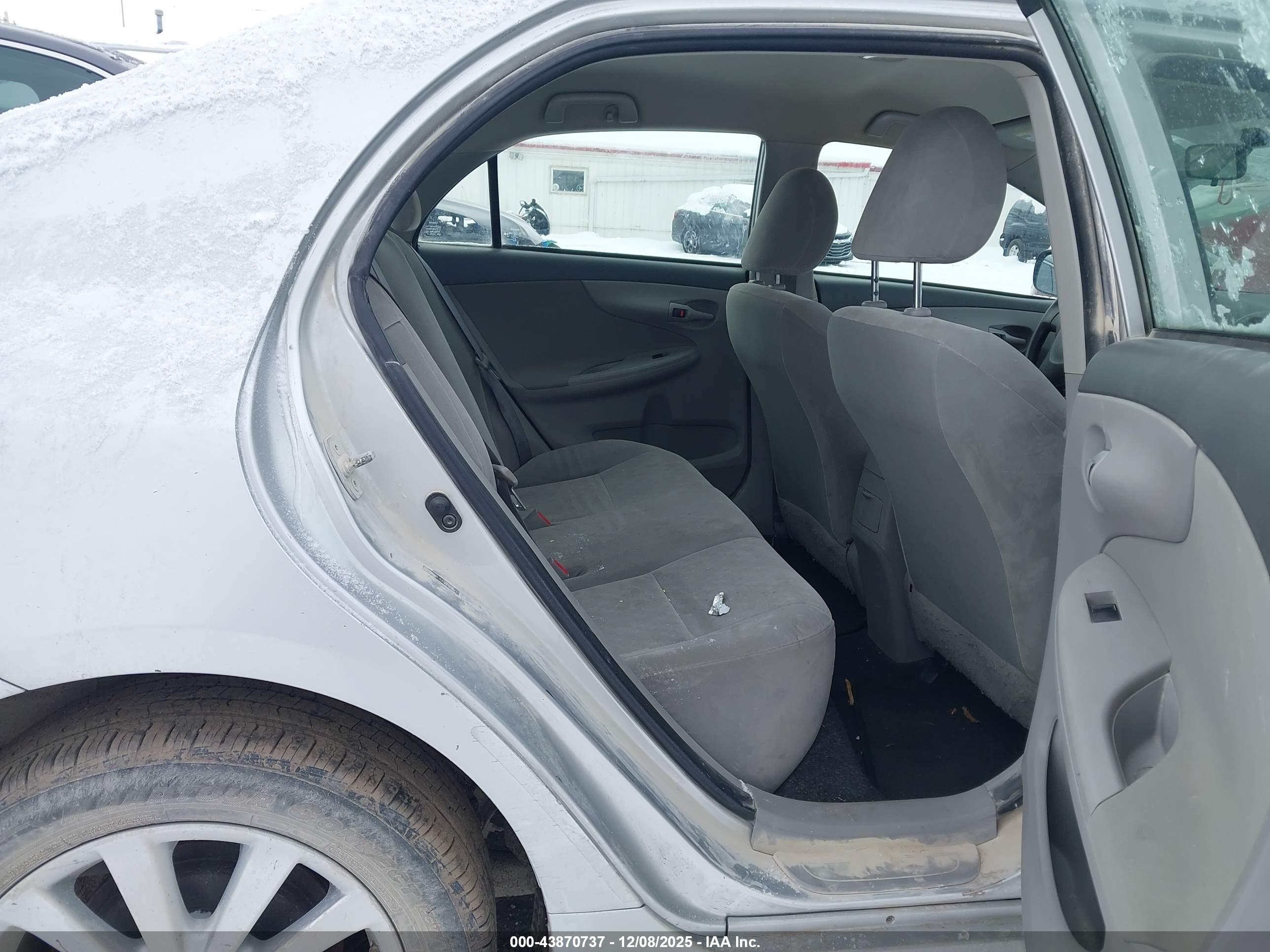 TOYOTA COROLLA image 8