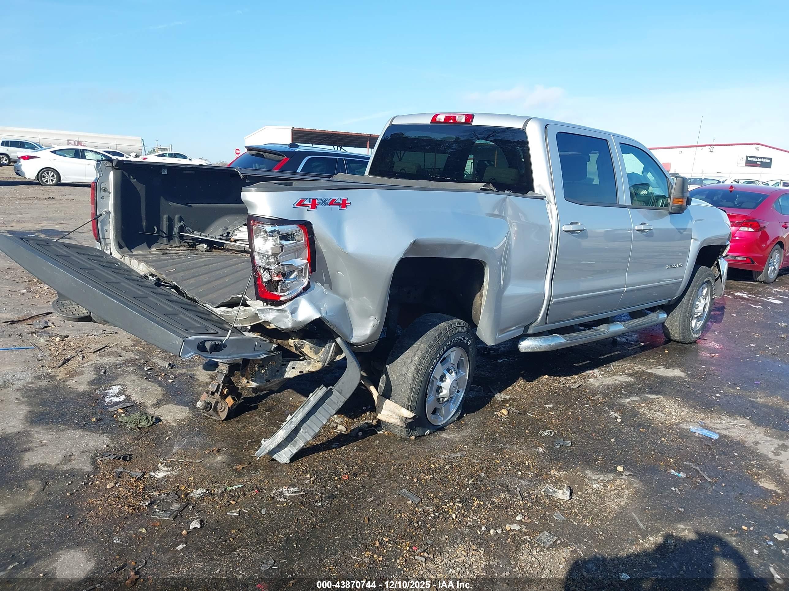 CHEVROLET SILVERADO image 4