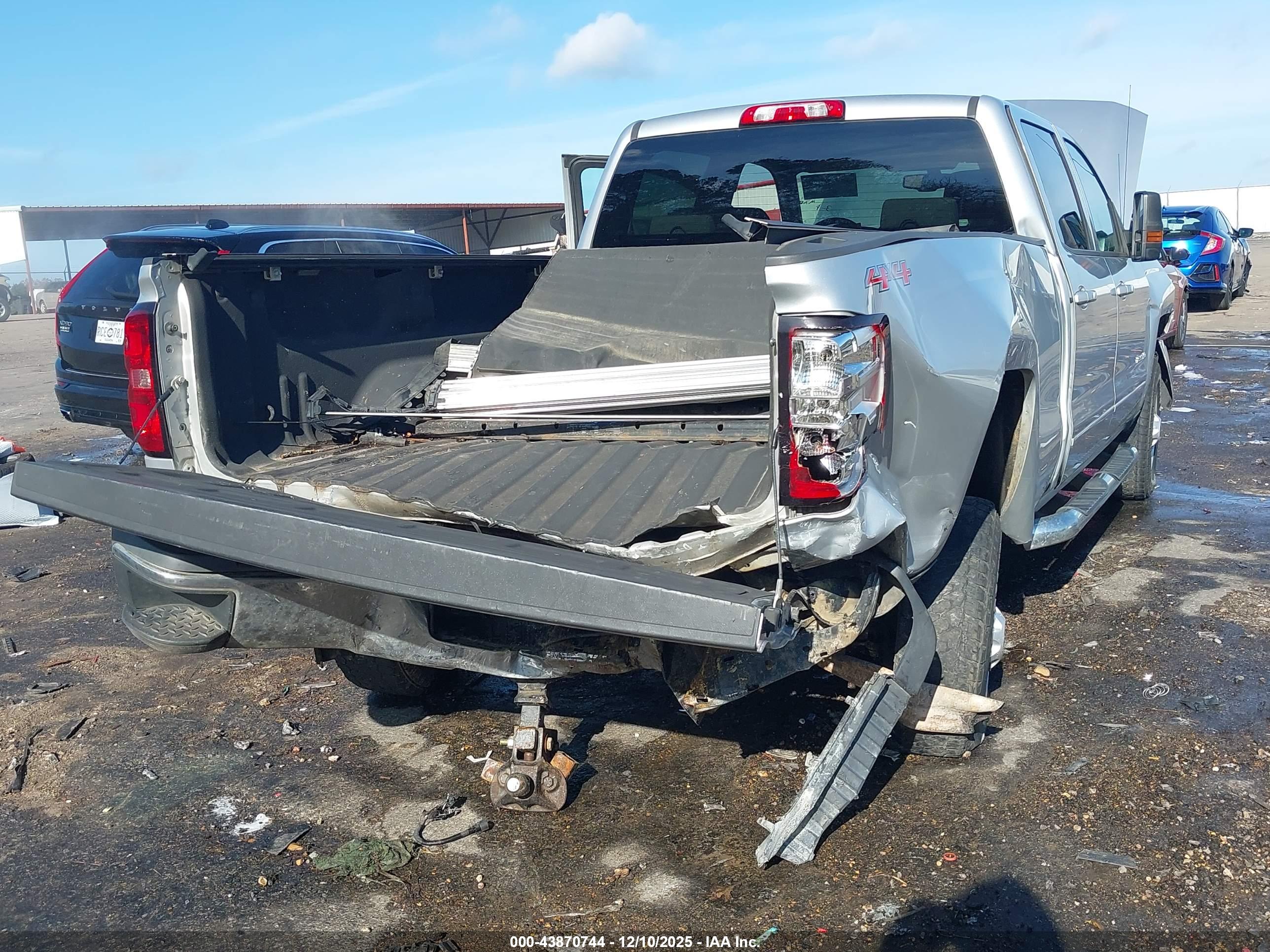 CHEVROLET SILVERADO image 6