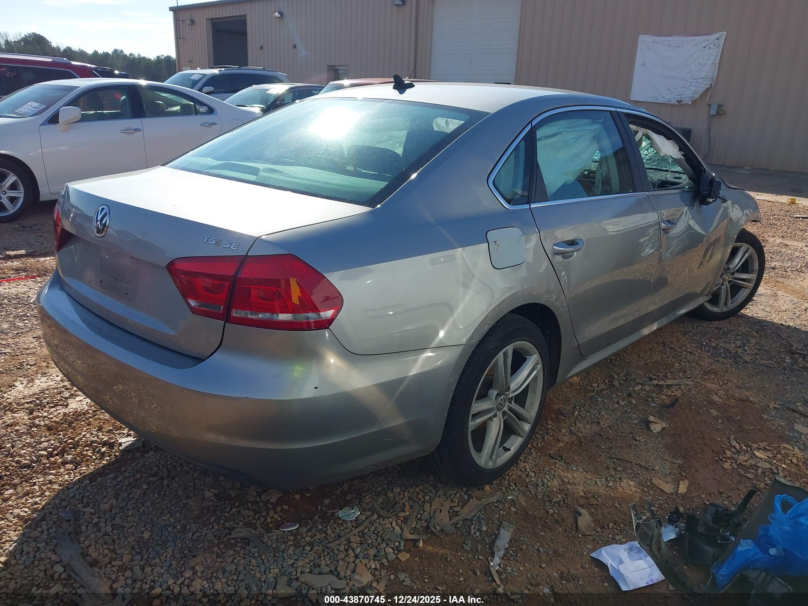 VOLKSWAGEN PASSAT image 4