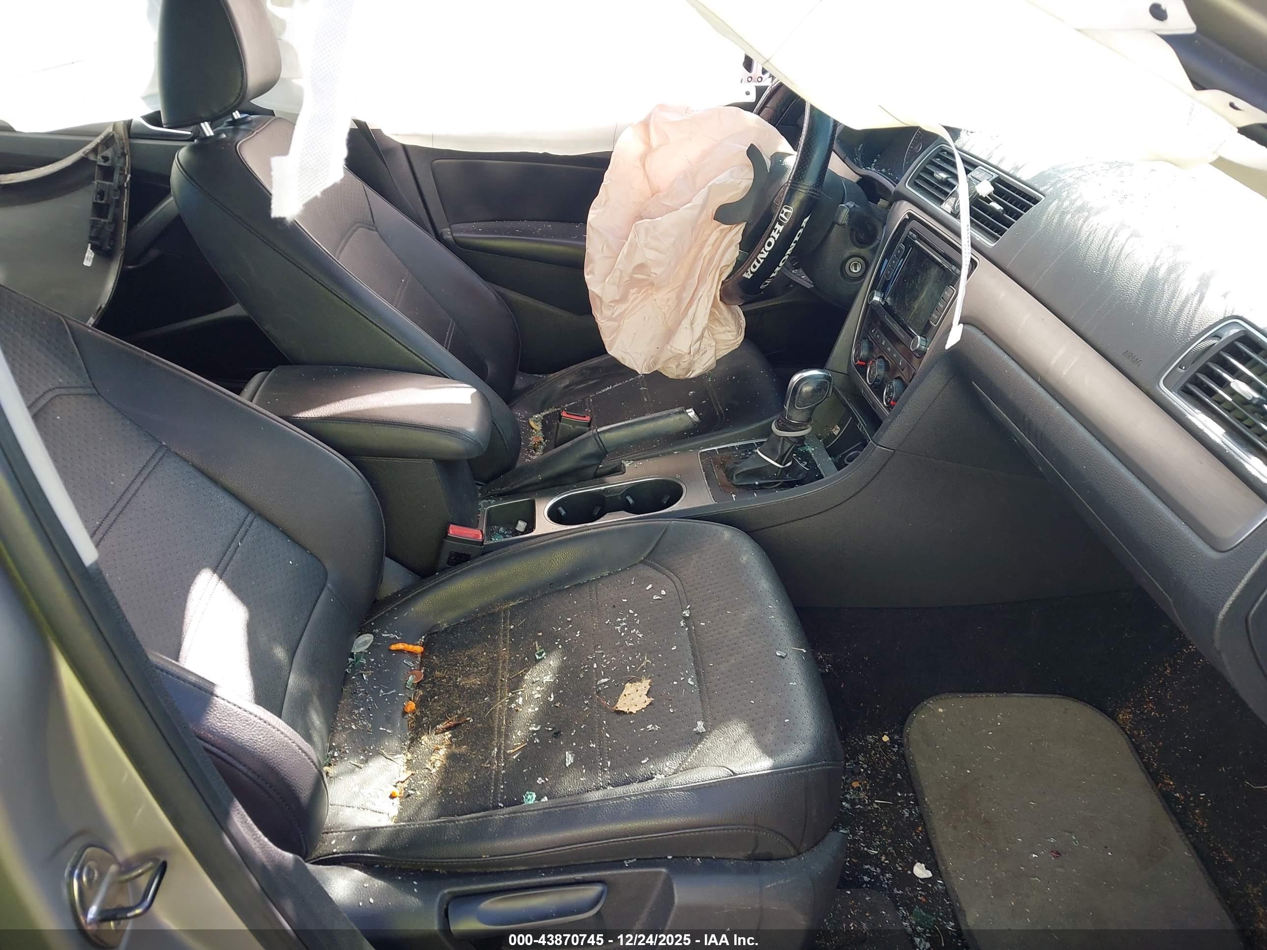 VOLKSWAGEN PASSAT image 5