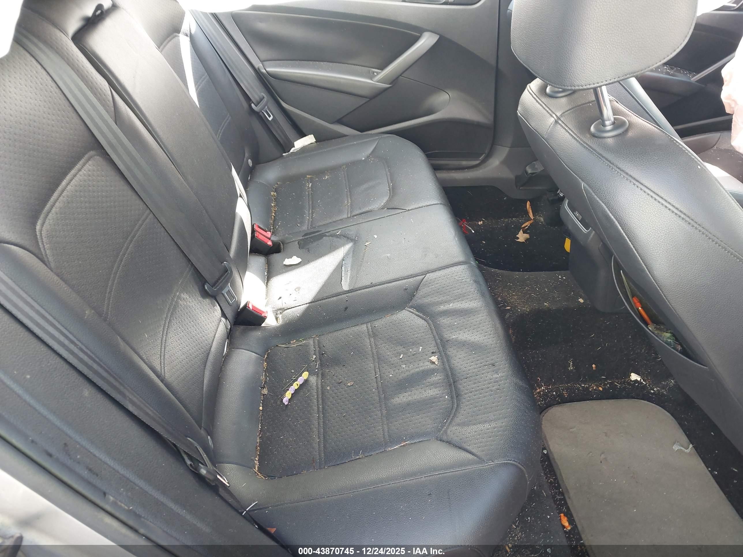 VOLKSWAGEN PASSAT image 8