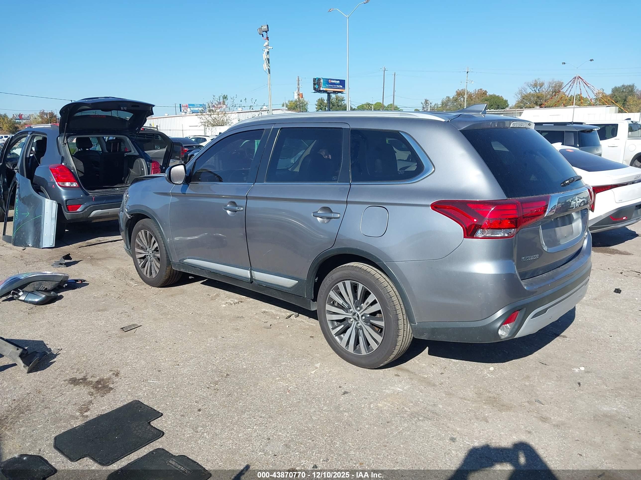 MITSUBISHI OUTLANDER image 3