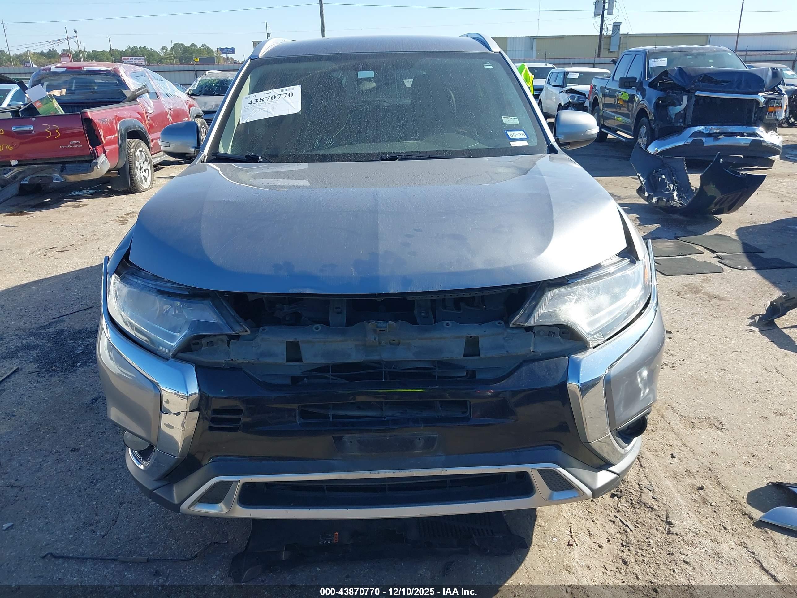 MITSUBISHI OUTLANDER image 6