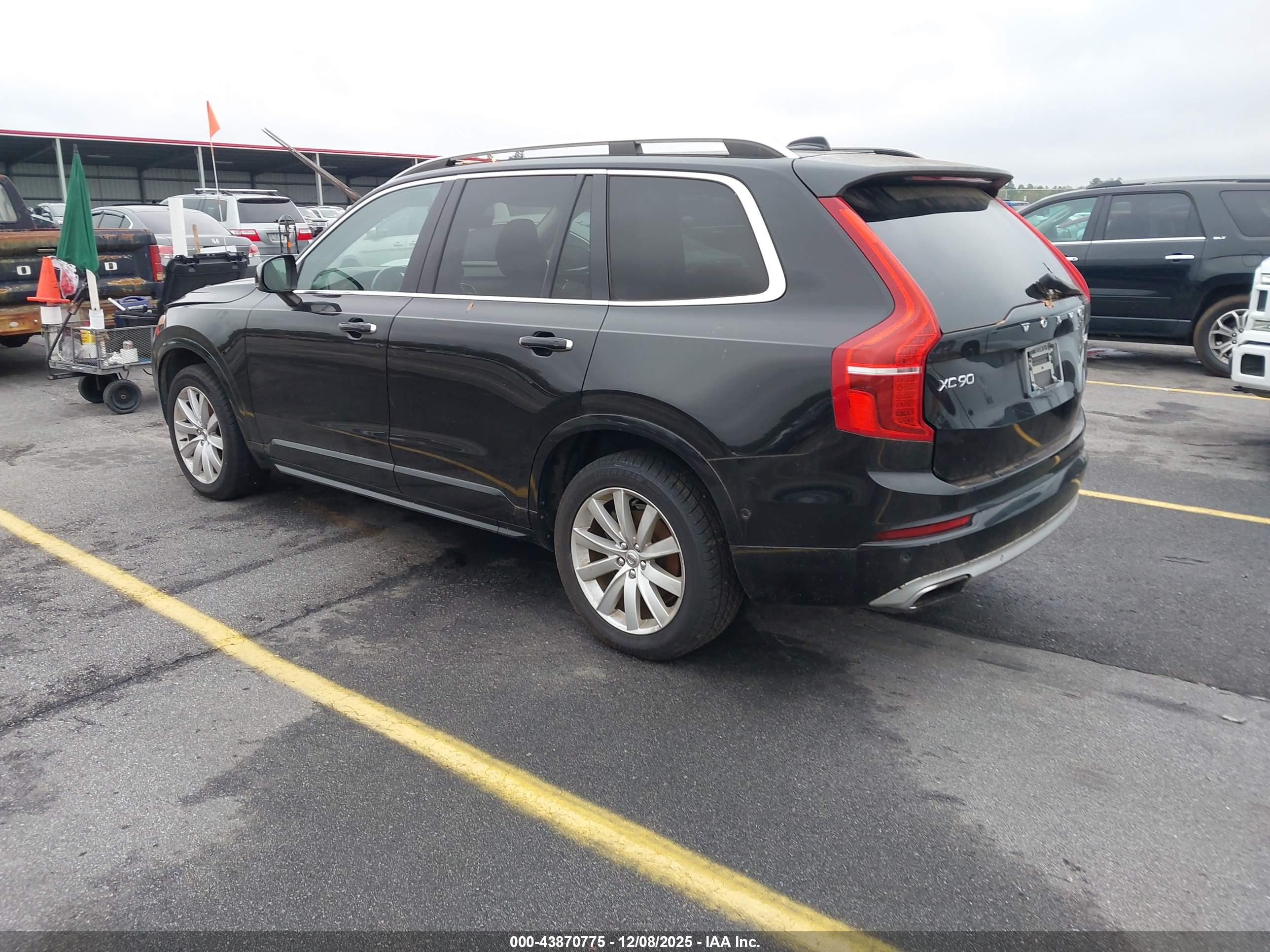 VOLVO XC90 image 3