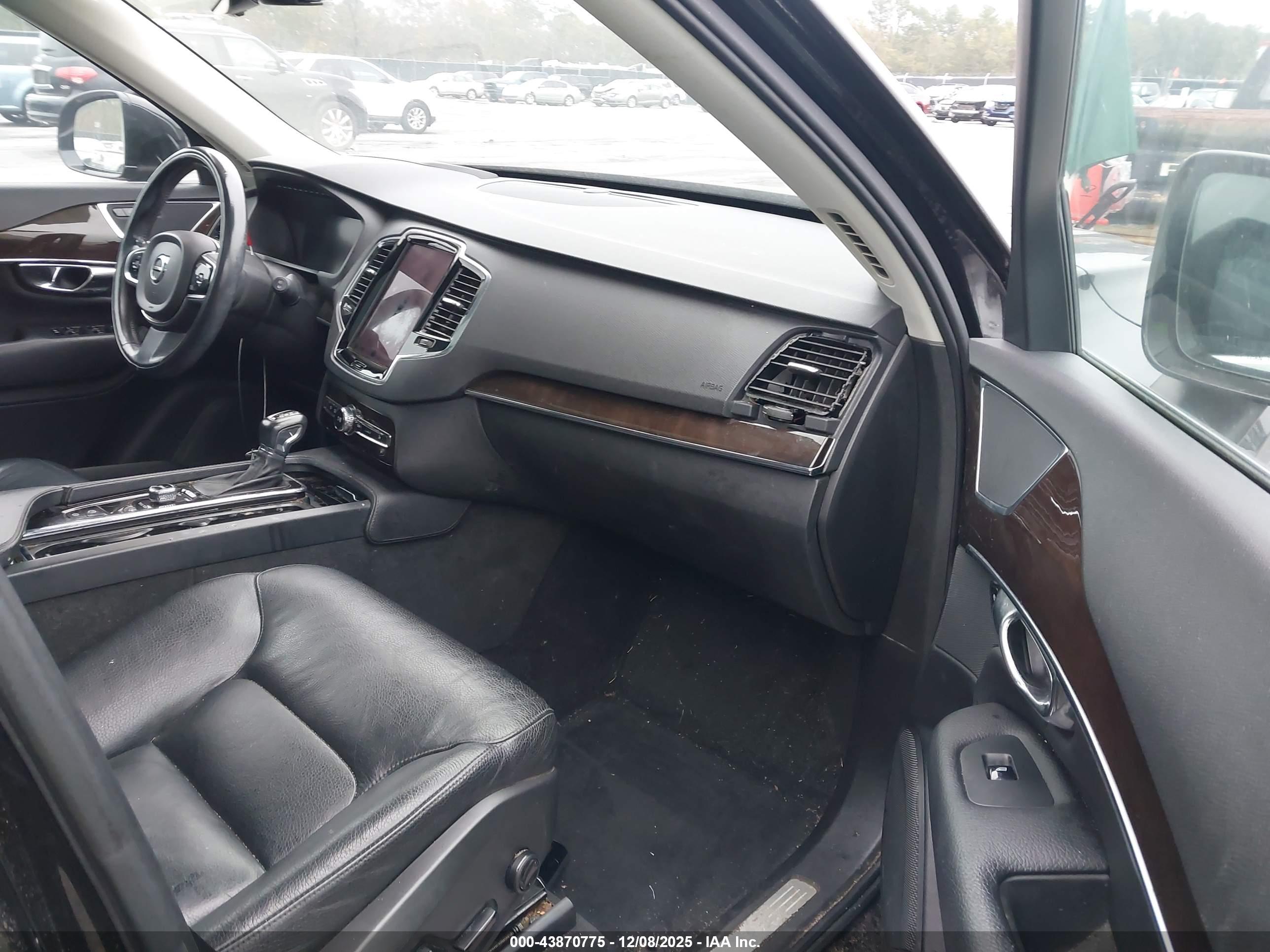 VOLVO XC90 image 5