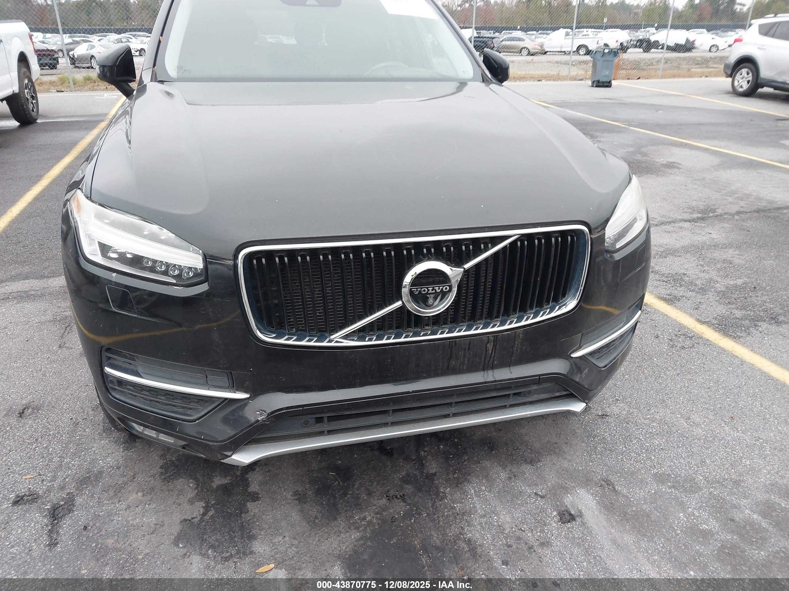 VOLVO XC90 image 6