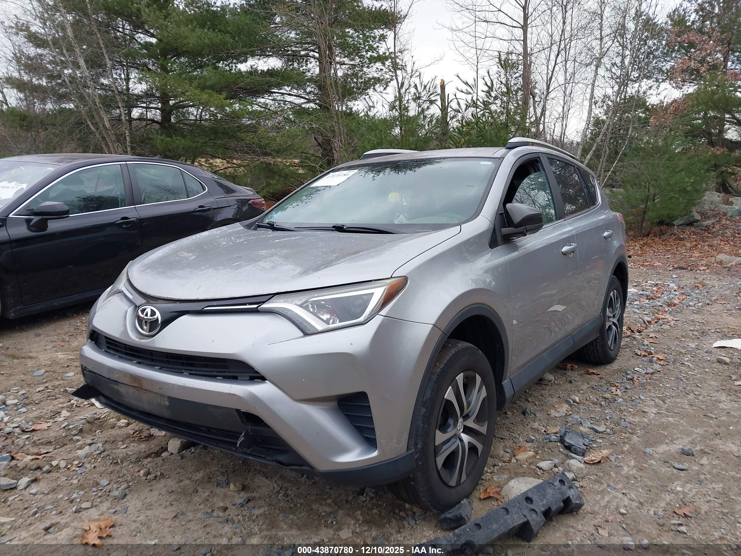 TOYOTA RAV4 image 2
