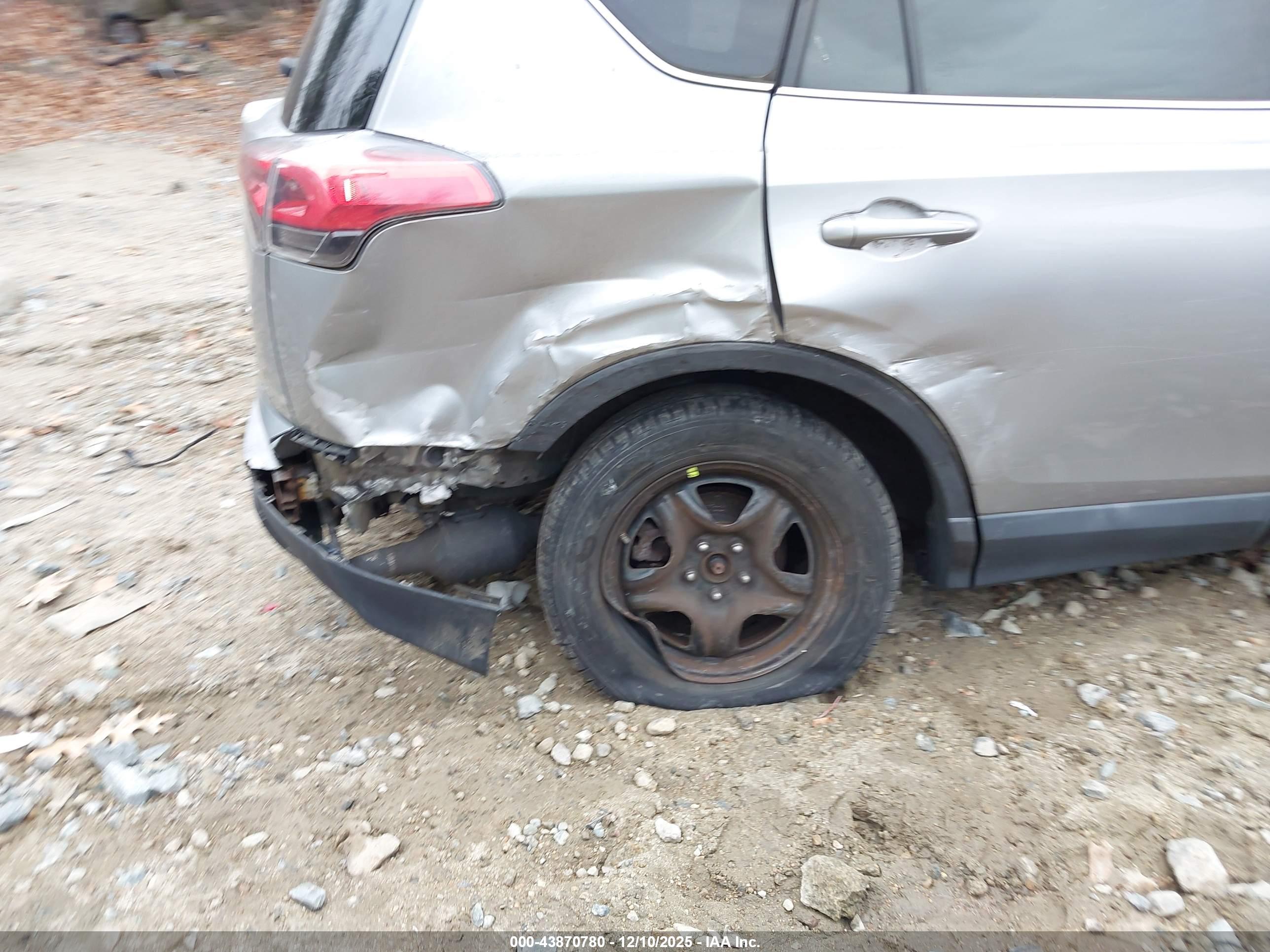 TOYOTA RAV4 image 6