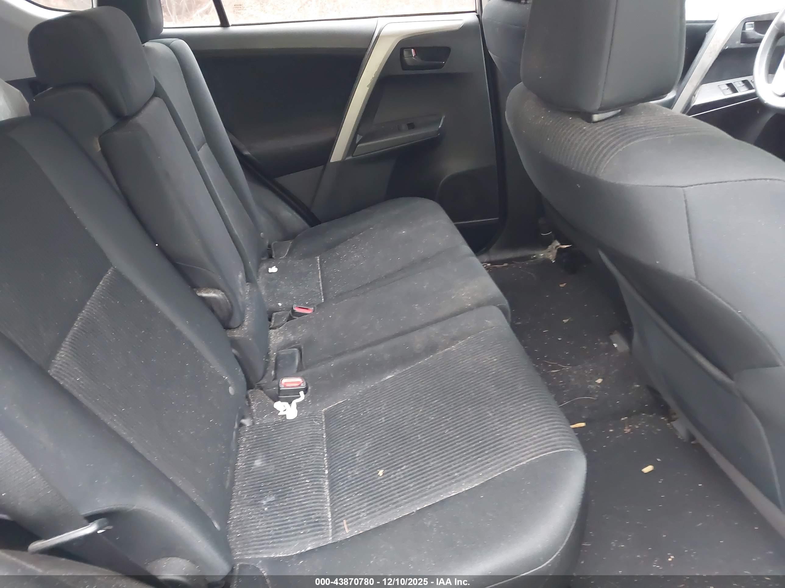 TOYOTA RAV4 image 8