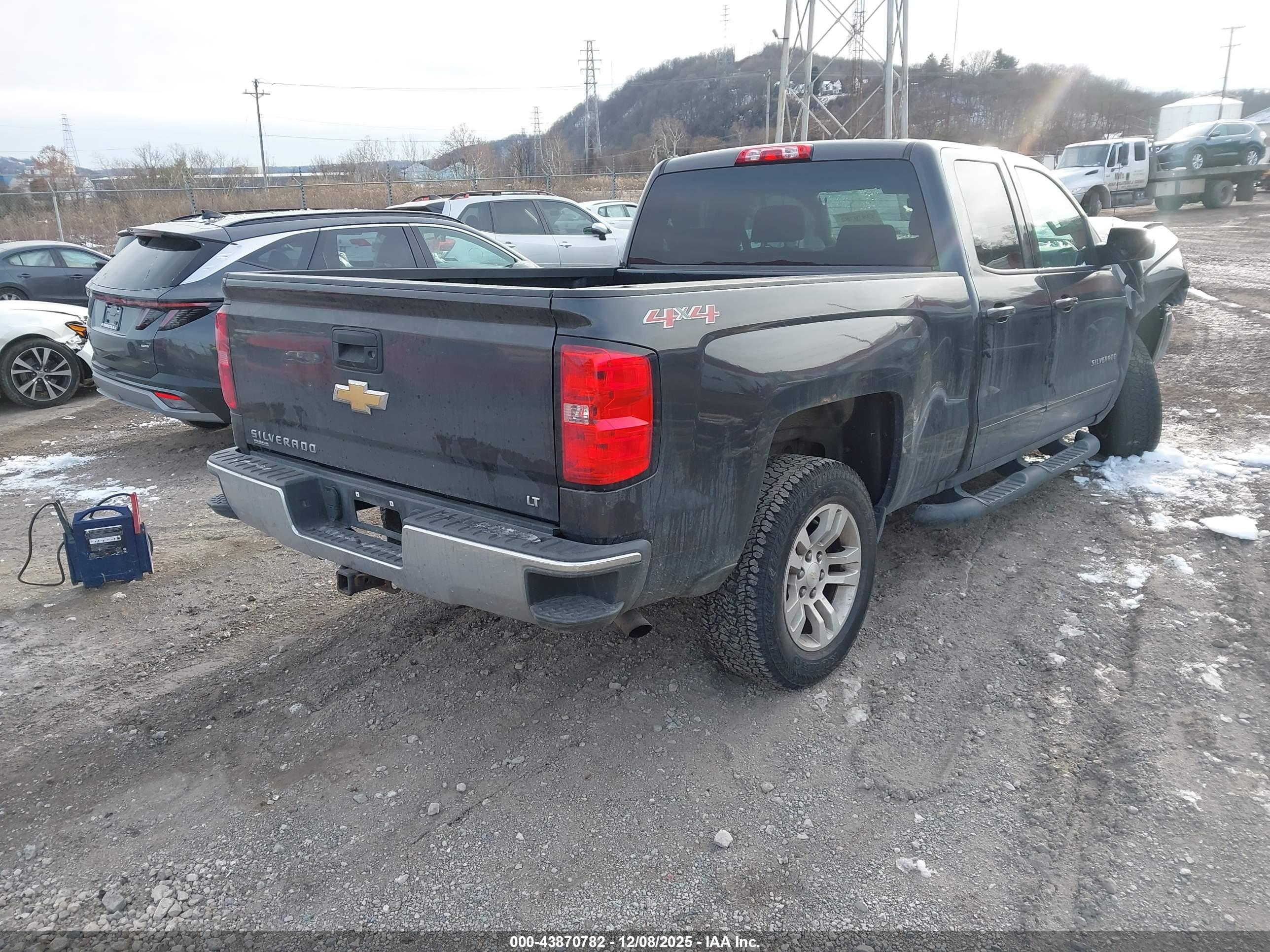 CHEVROLET SILVERADO image 4