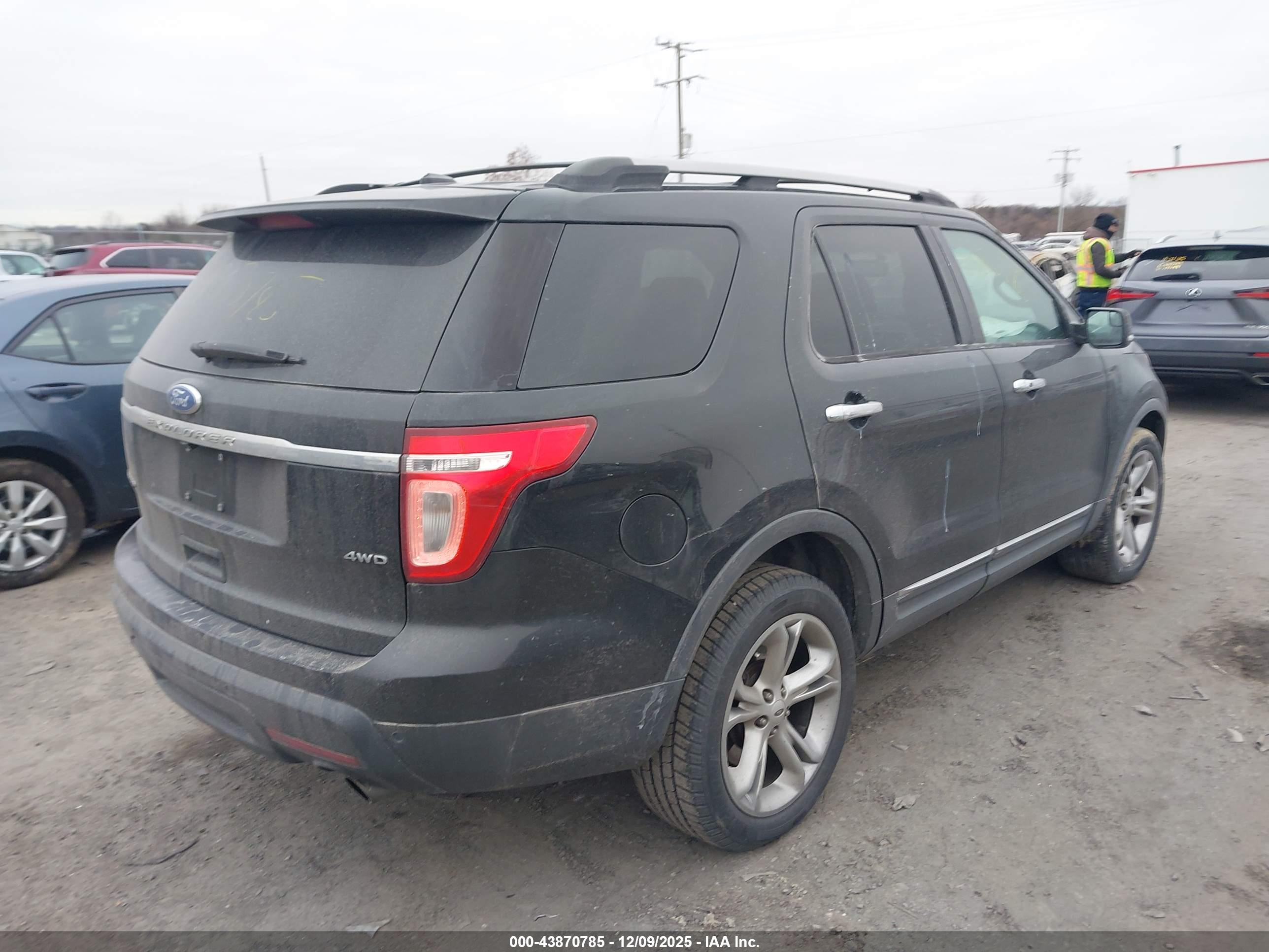FORD EXPLORER image 4