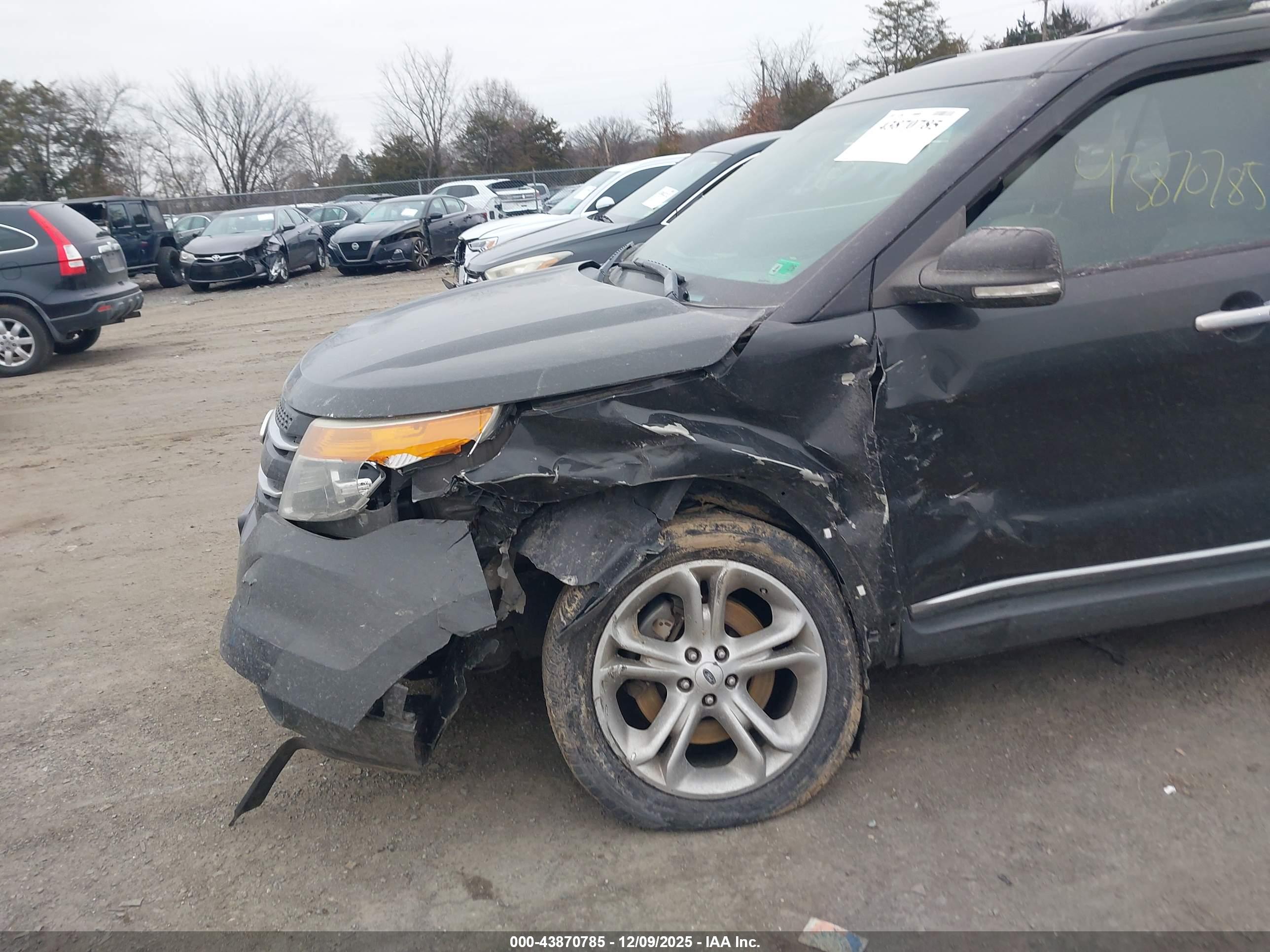 FORD EXPLORER image 6
