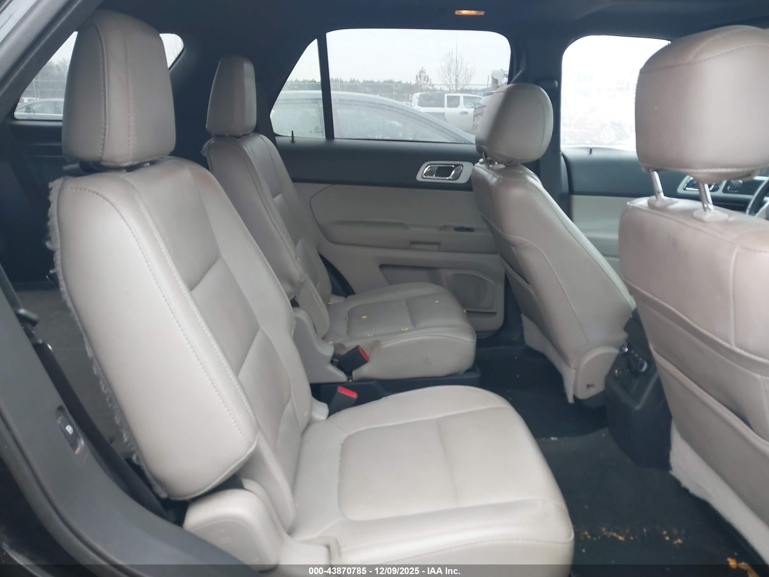 FORD EXPLORER image 8