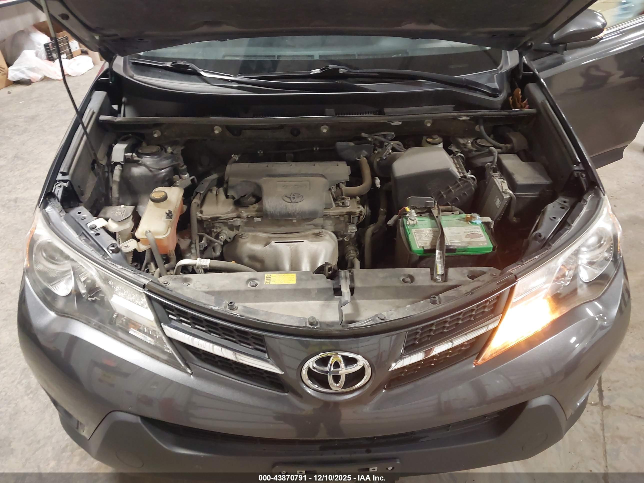 TOYOTA RAV4 image 10