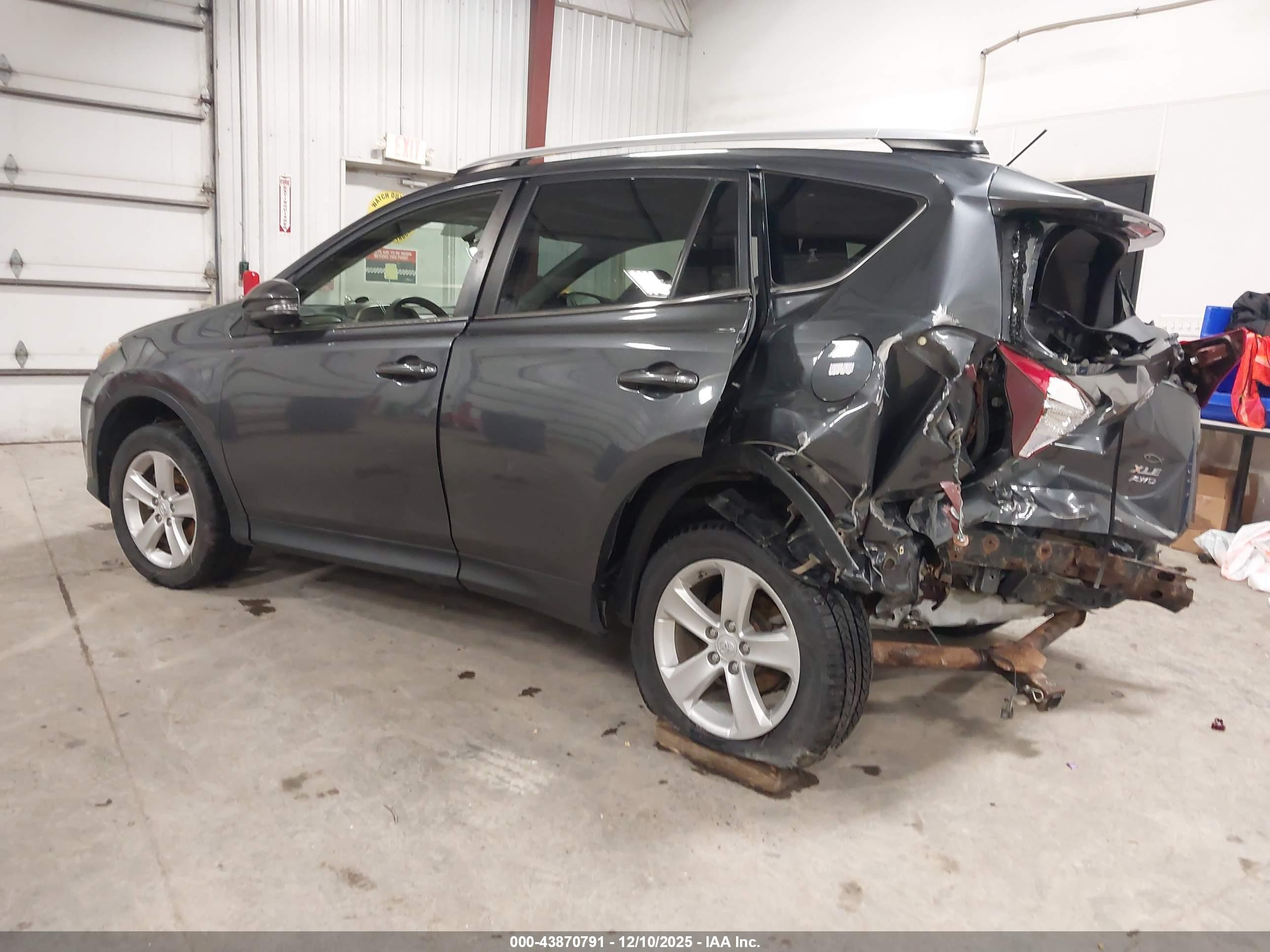TOYOTA RAV4 image 3