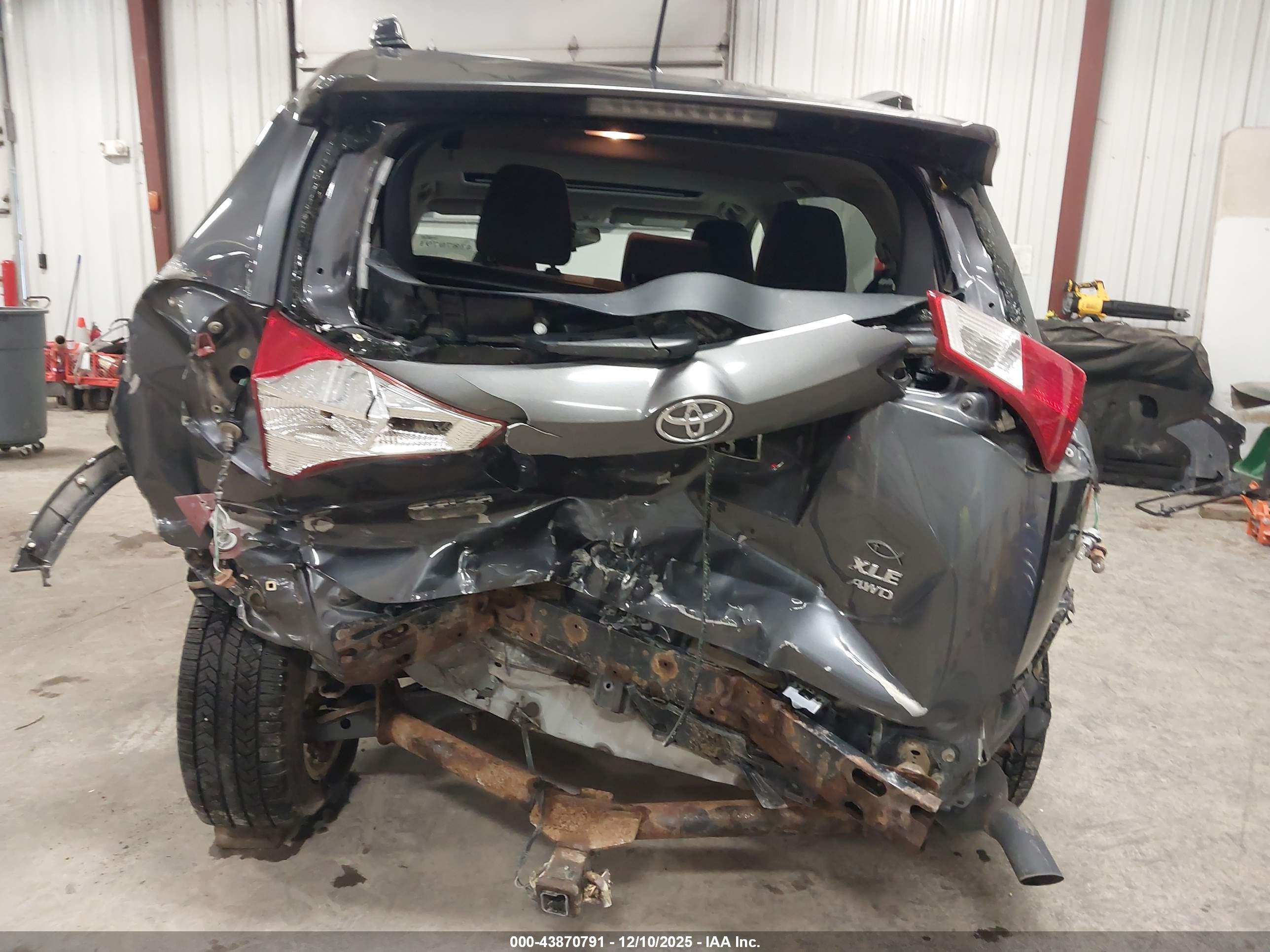 TOYOTA RAV4 image 6