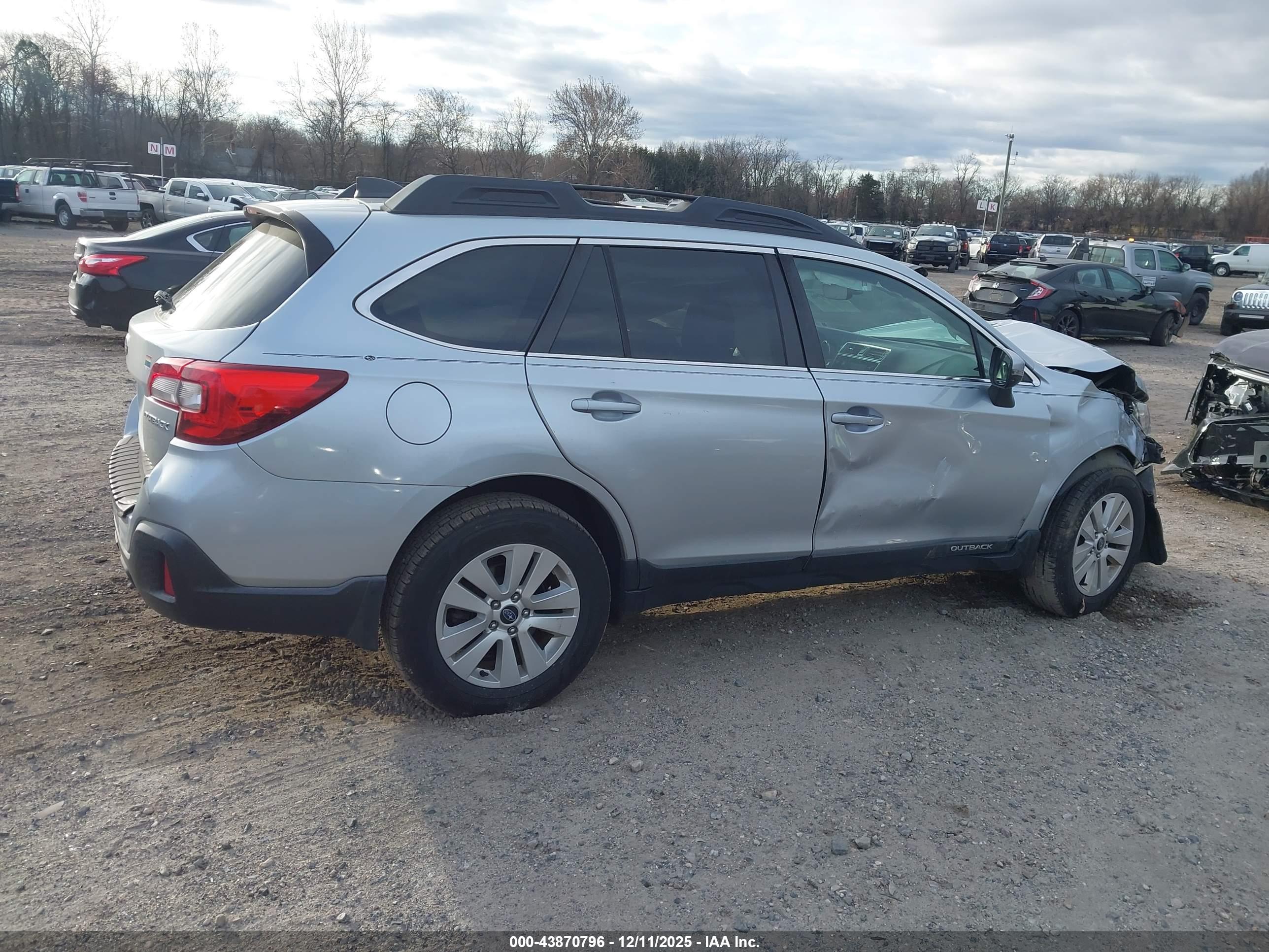 SUBARU OUTBACK image 4