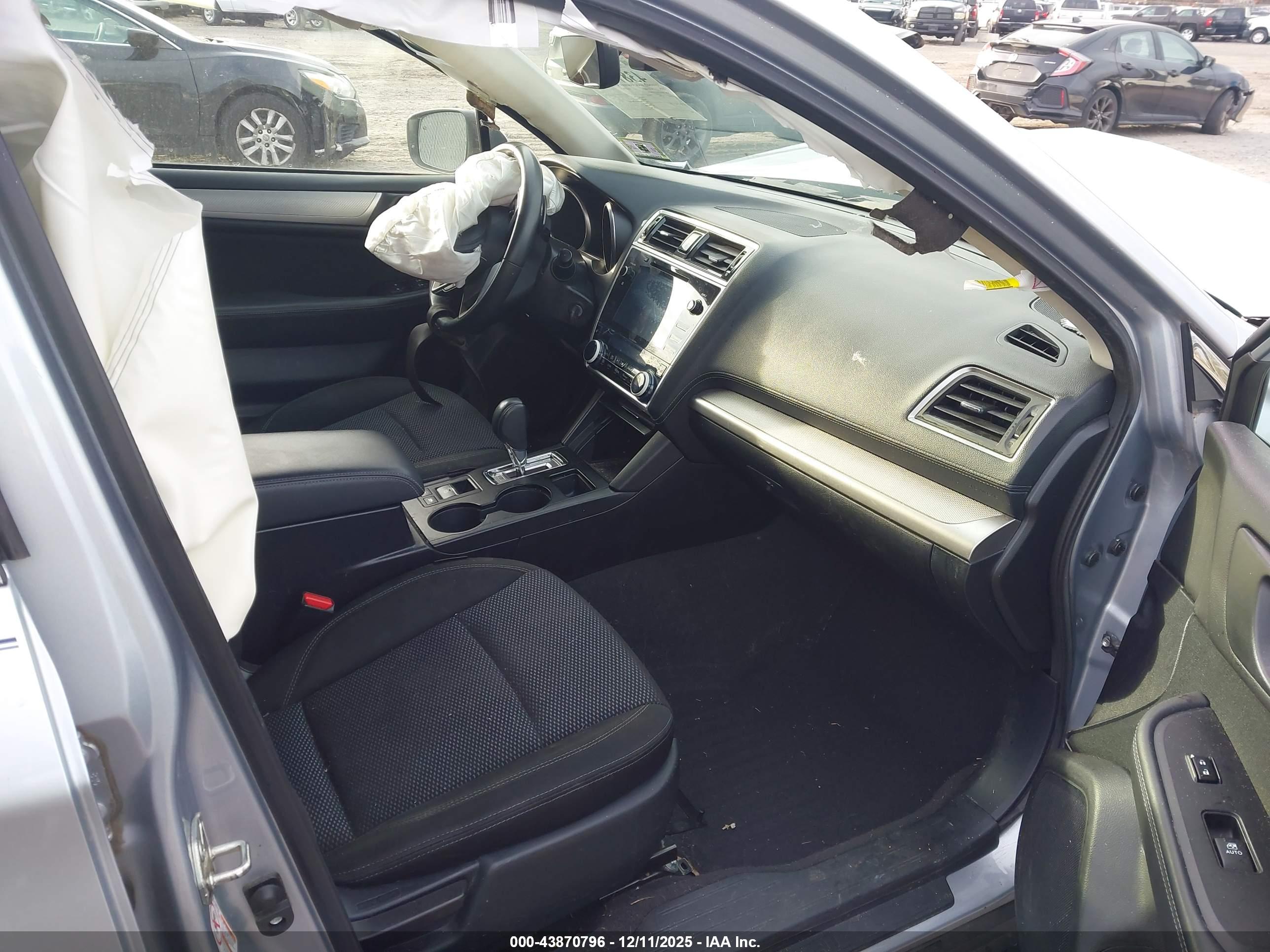 SUBARU OUTBACK image 5