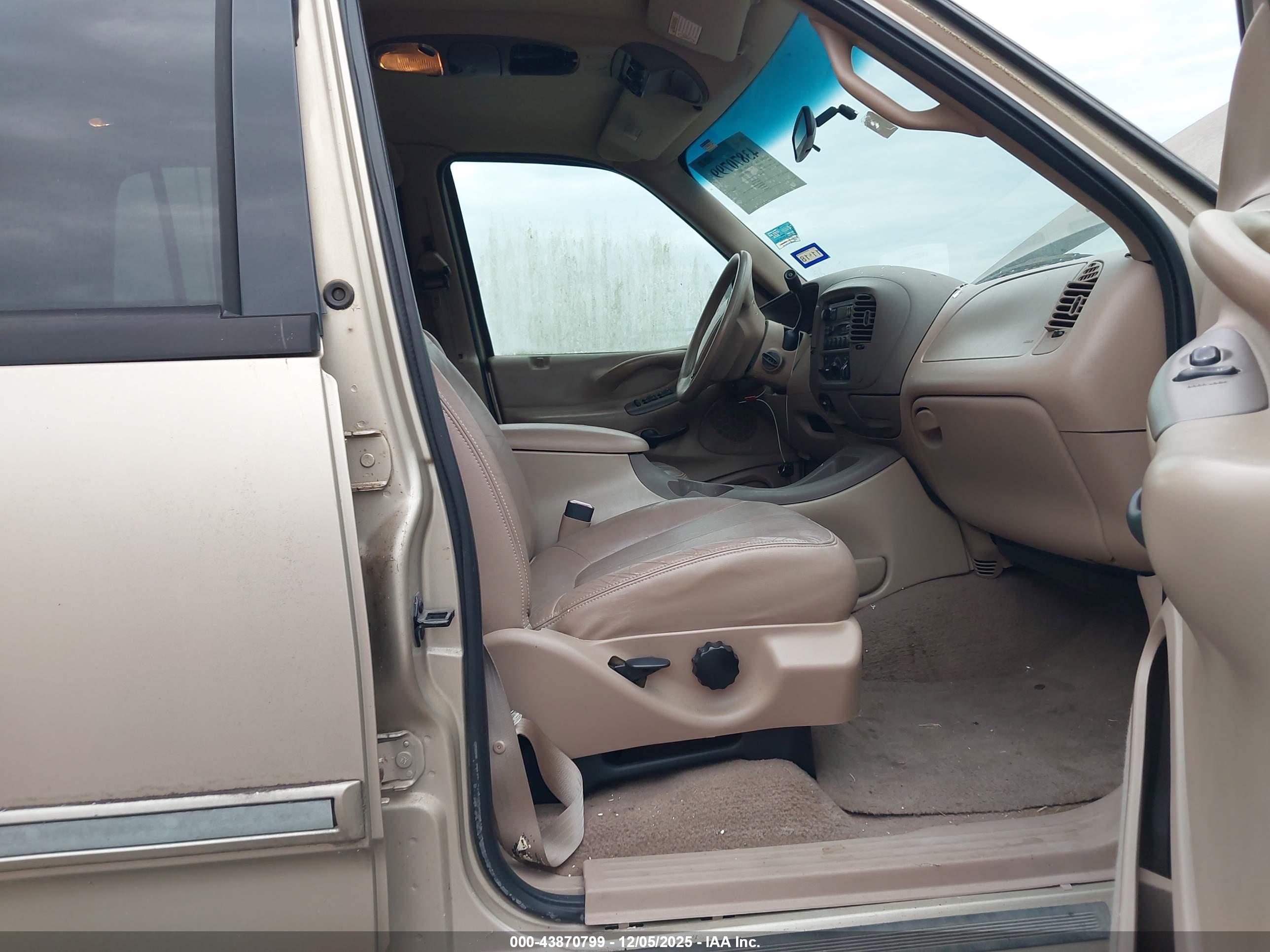 FORD EXPEDITION image 5