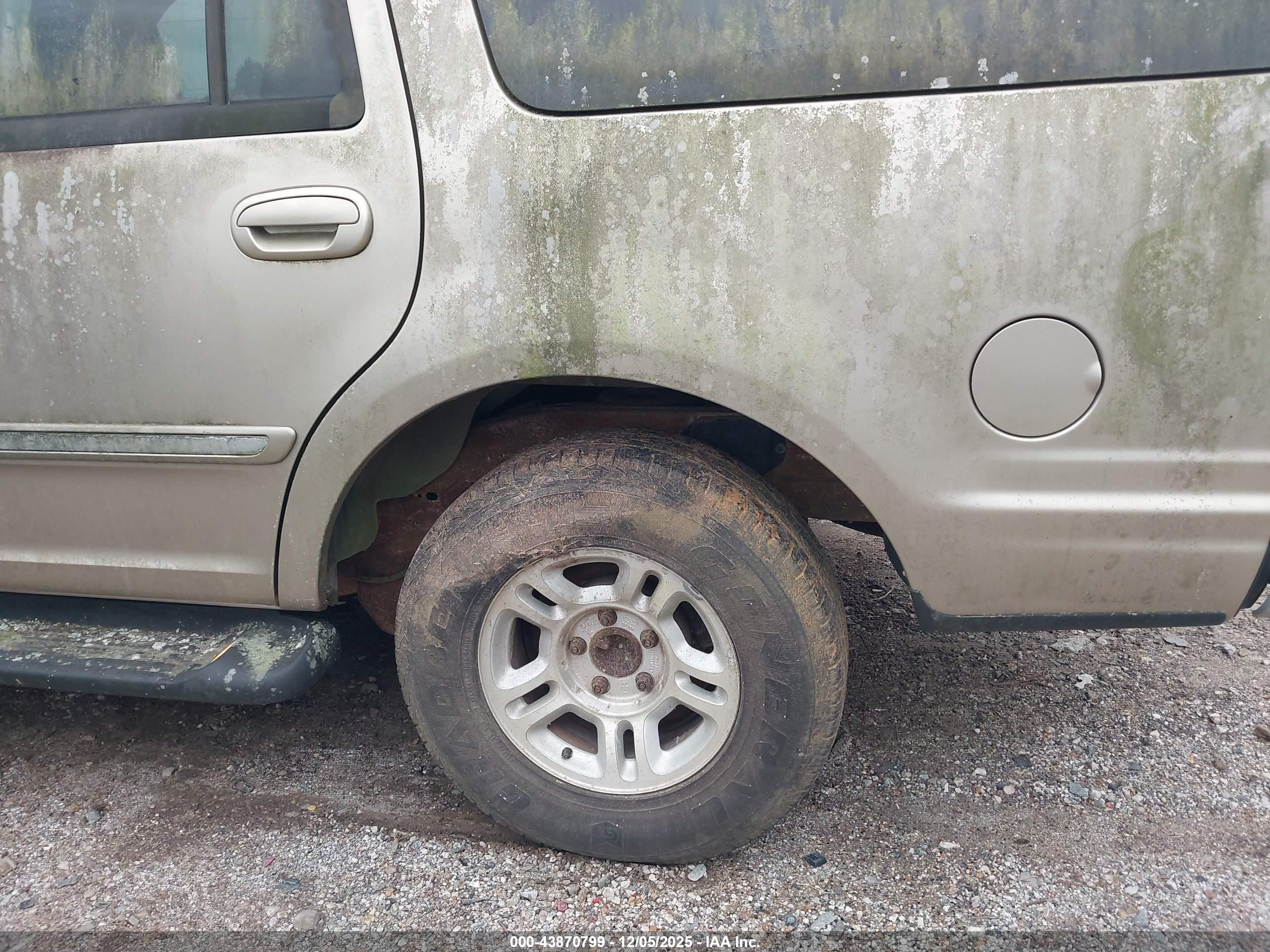 FORD EXPEDITION image 6