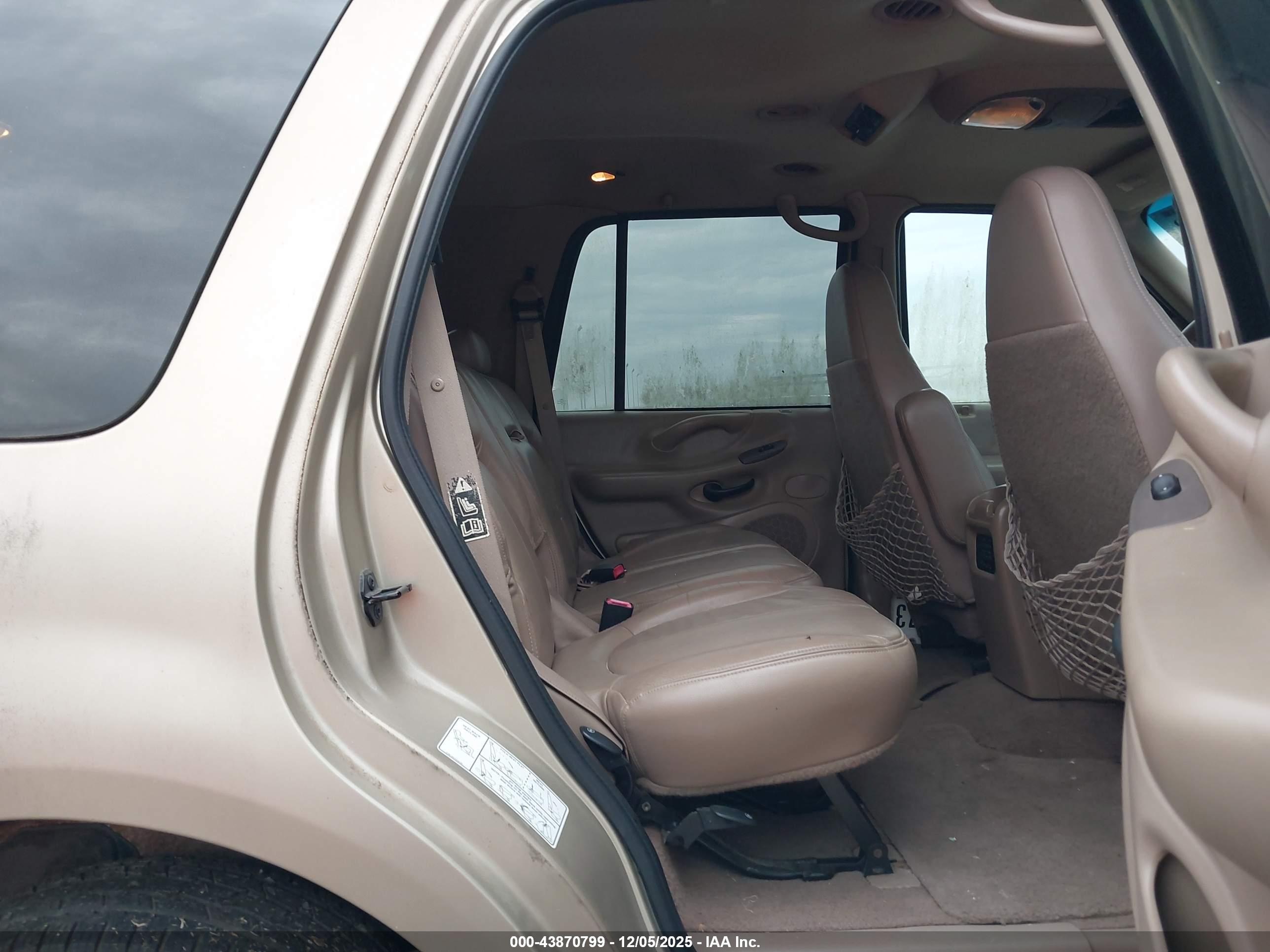 FORD EXPEDITION image 8