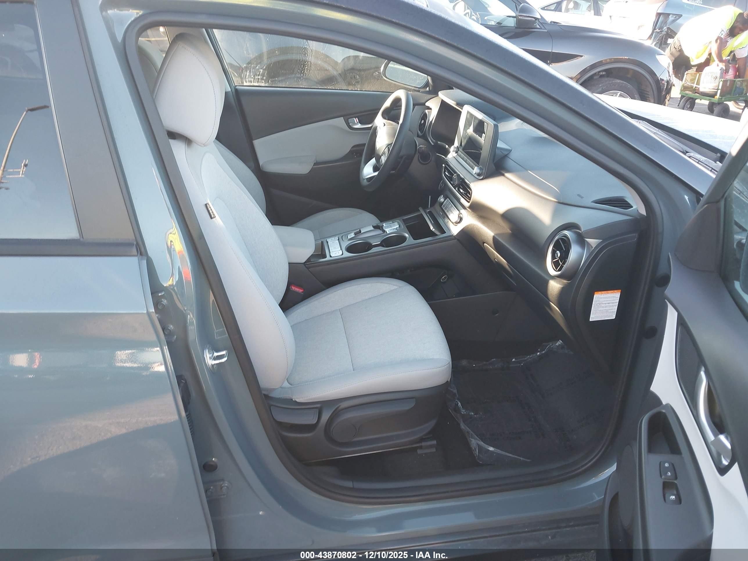 HYUNDAI KONA image 5