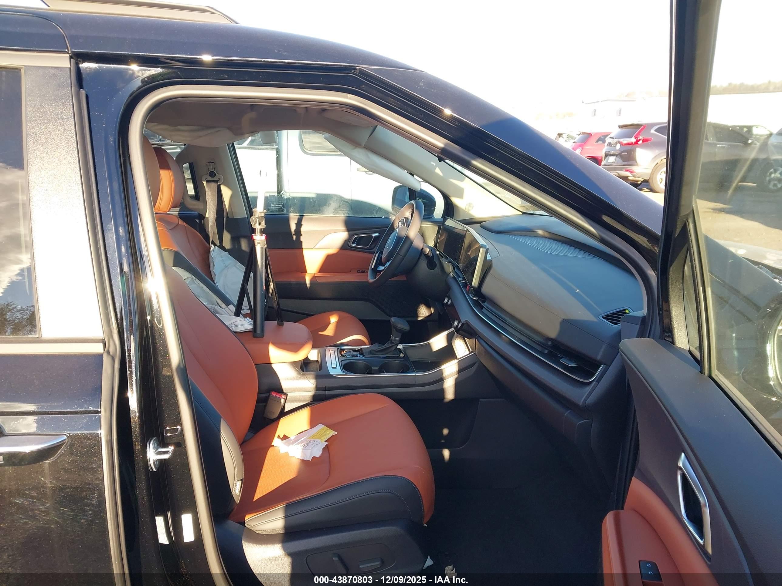 KIA CARNIVAL image 5