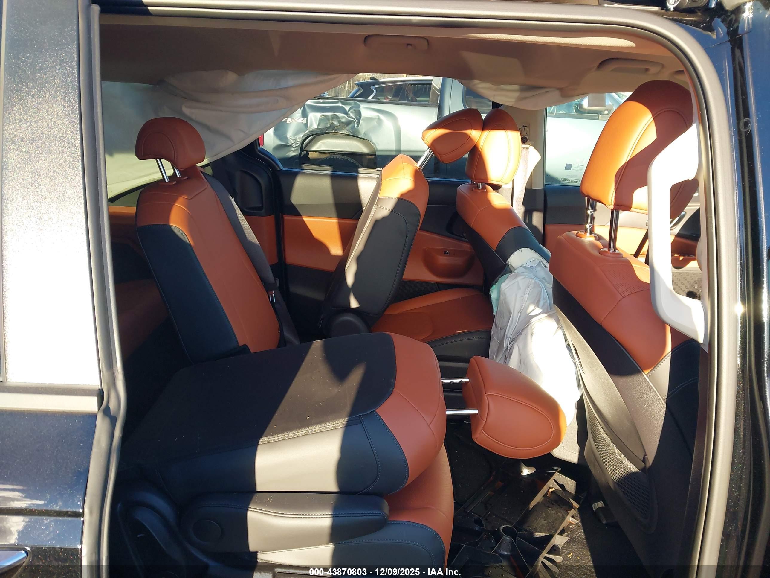 KIA CARNIVAL image 8