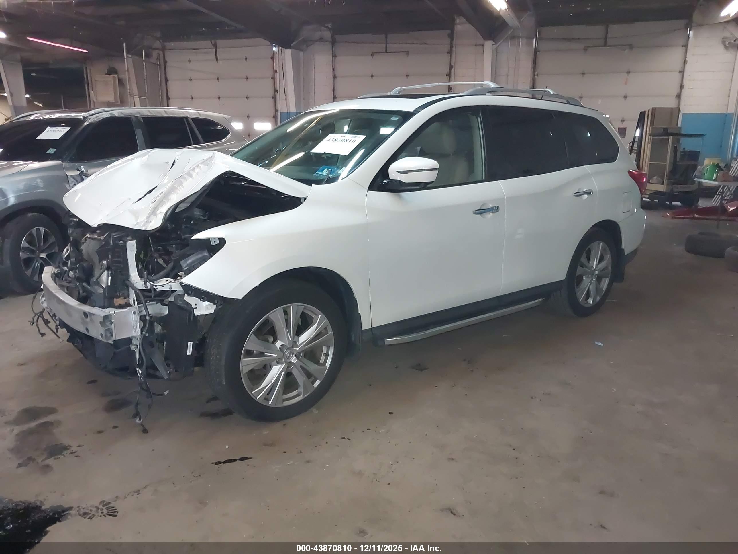 NISSAN PATHFINDER image 2