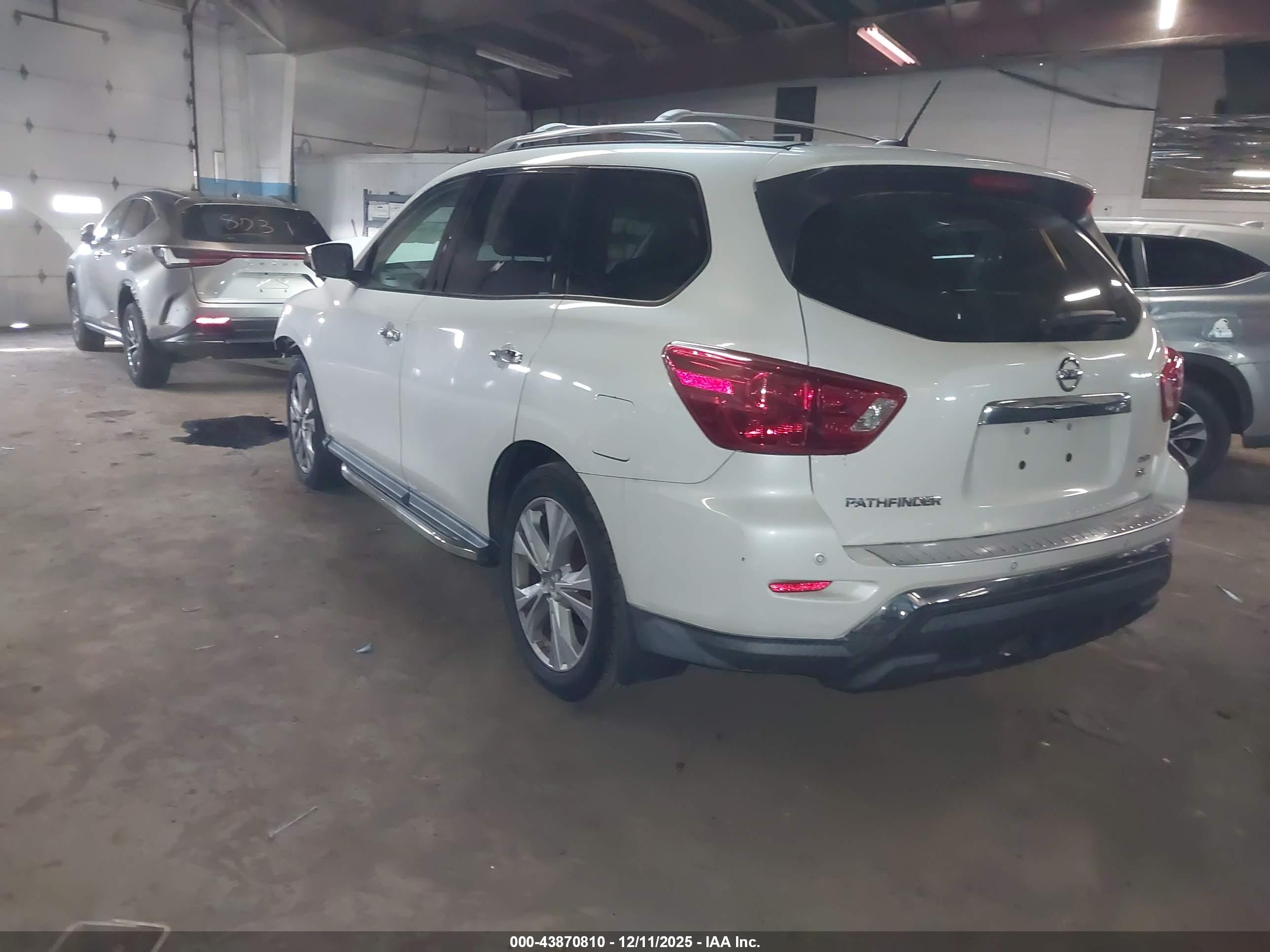 NISSAN PATHFINDER image 3