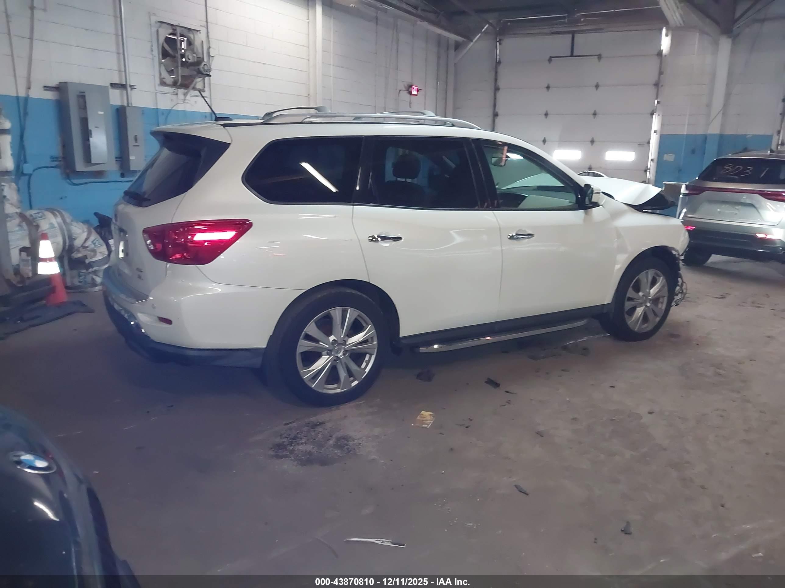 NISSAN PATHFINDER image 4