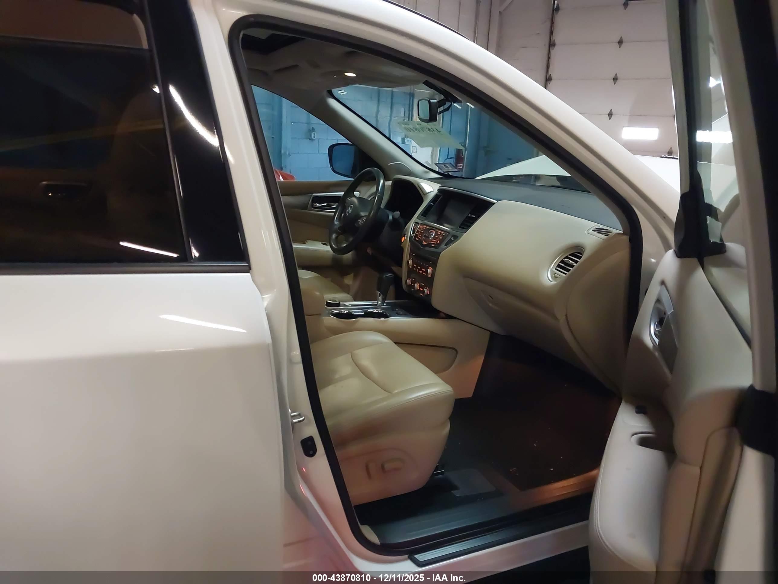 NISSAN PATHFINDER image 5