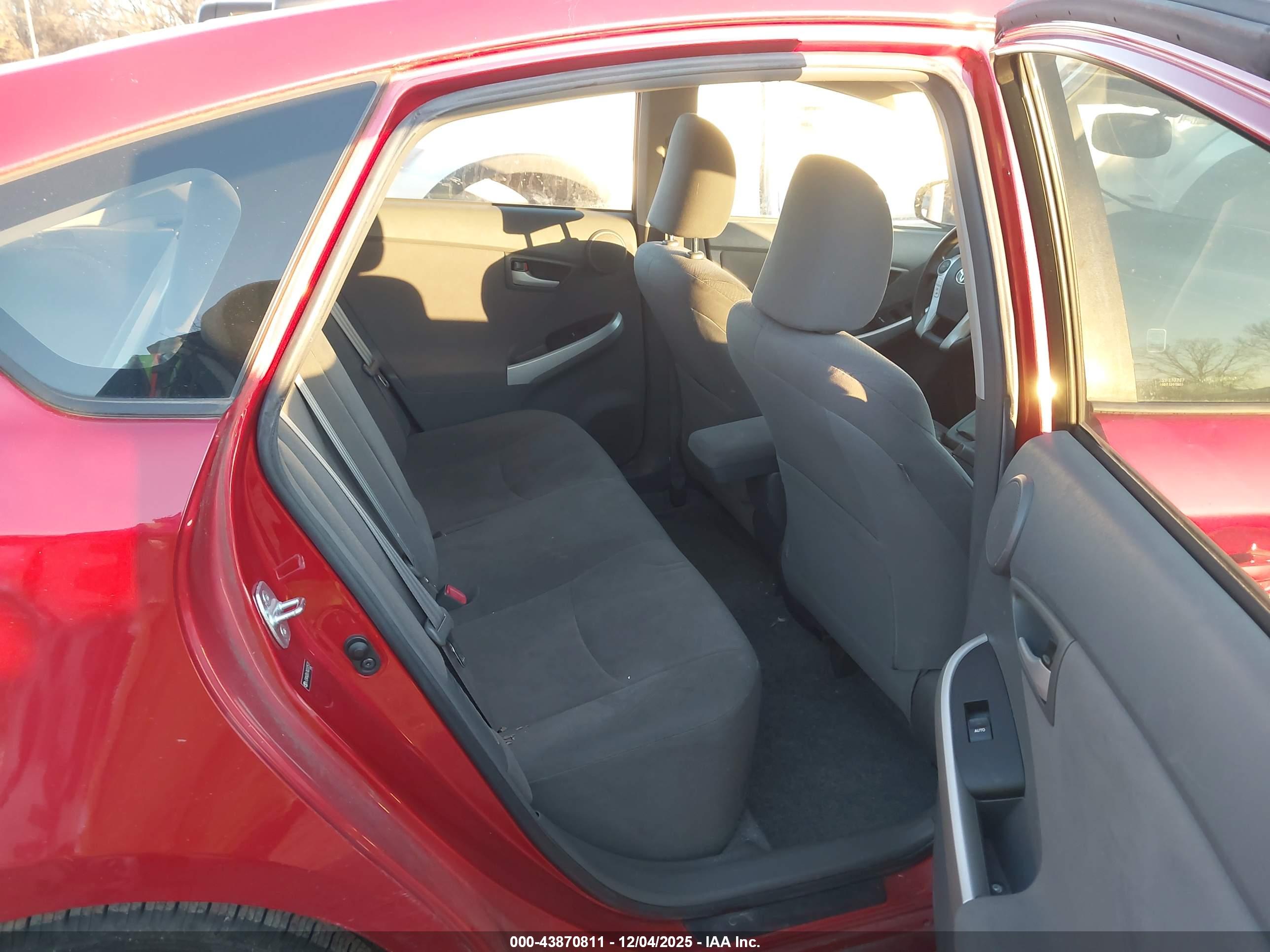 TOYOTA PRIUS image 8