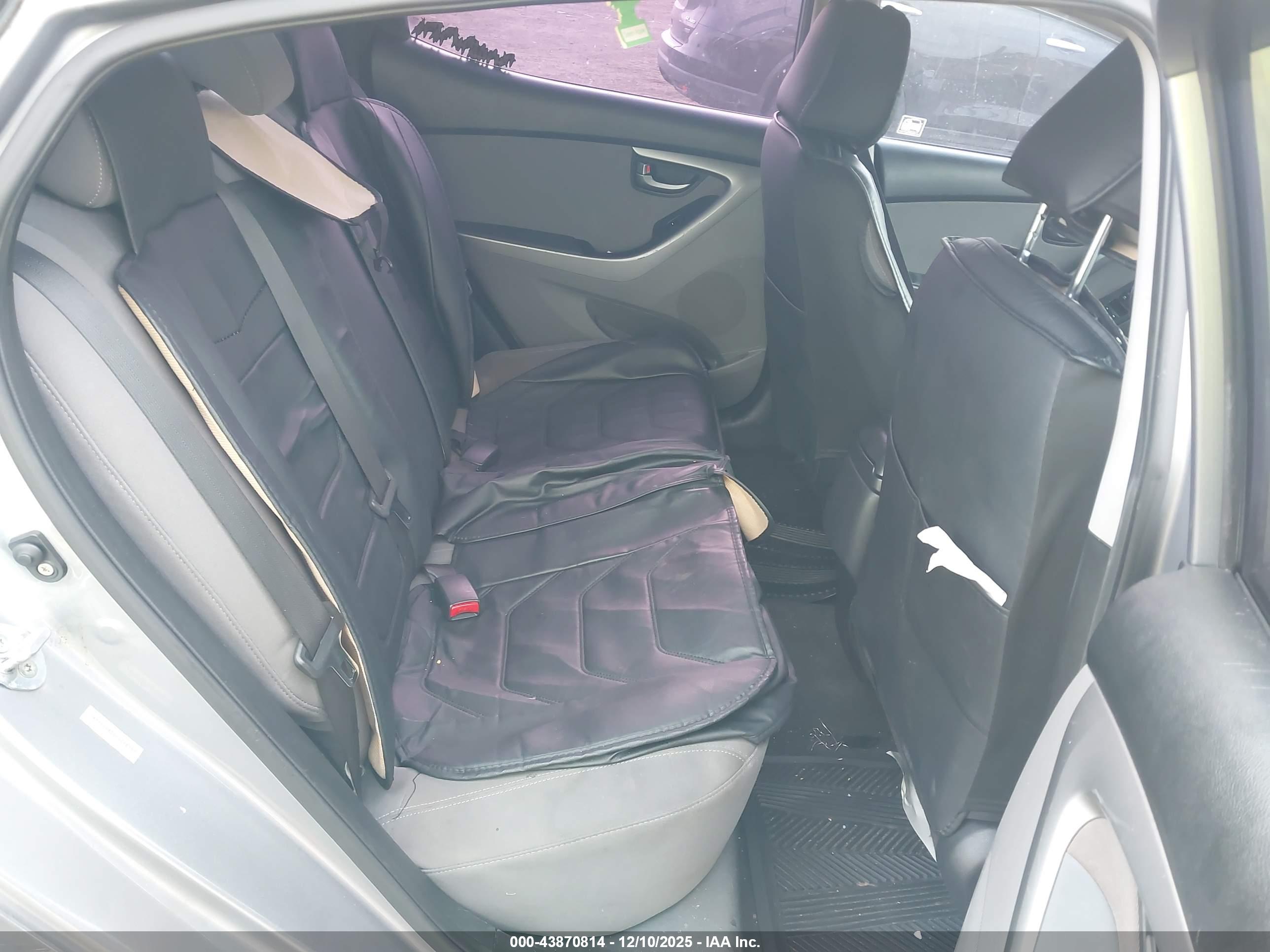 HYUNDAI ELANTRA image 8