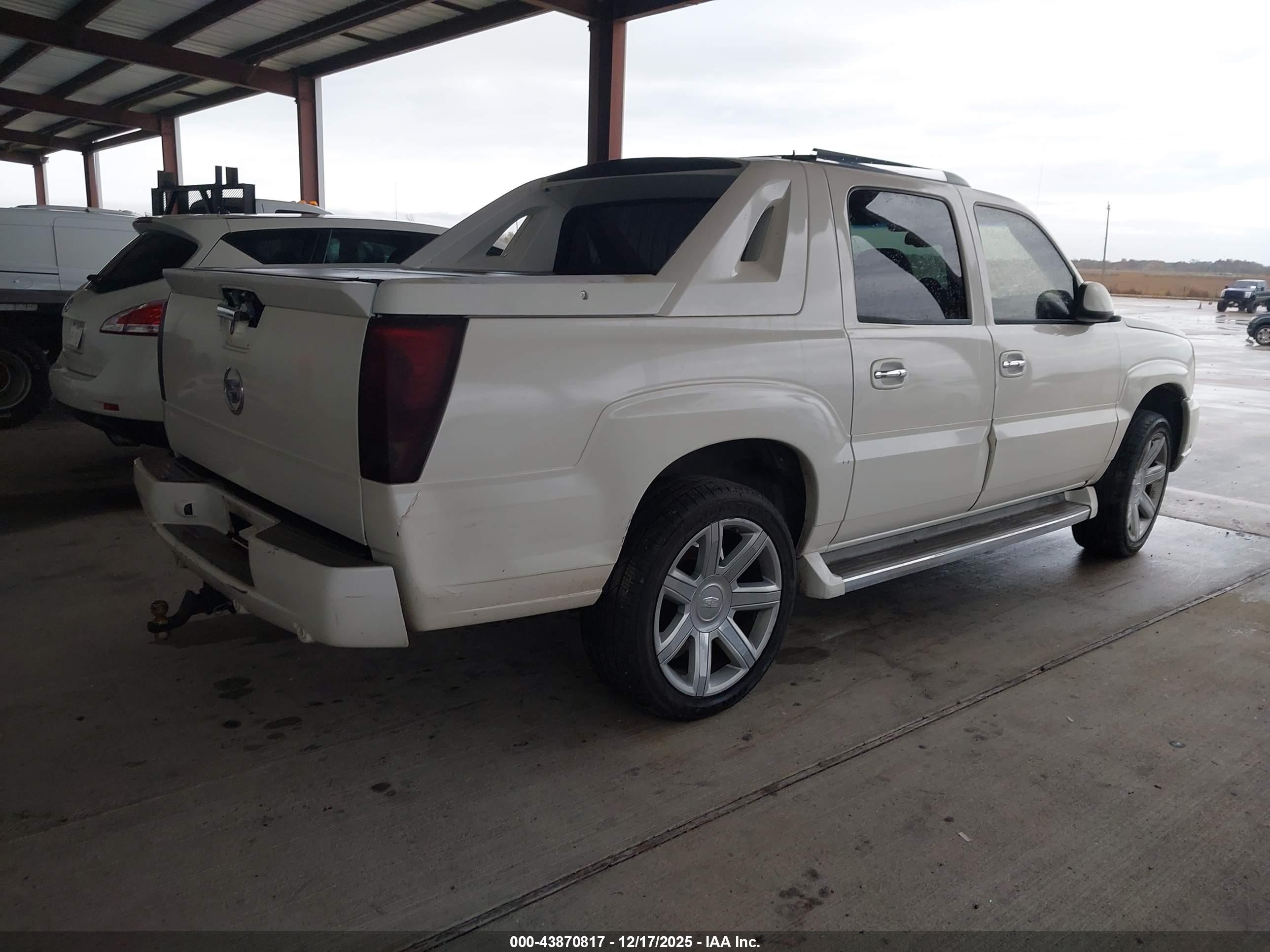 CADILLAC ESCALADE image 4